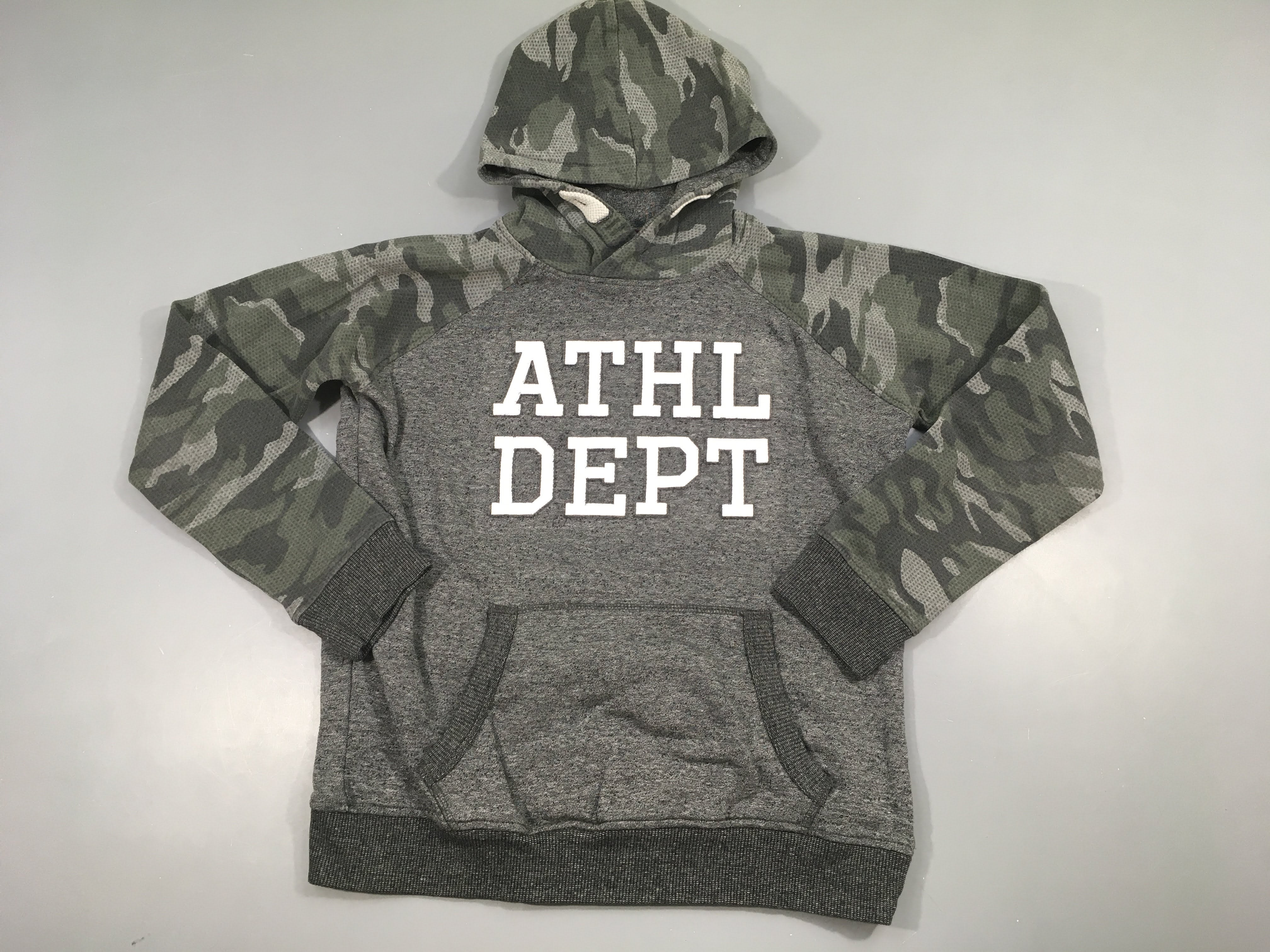 Sweat à capuche gris chiné motifs camouflage athl dept
