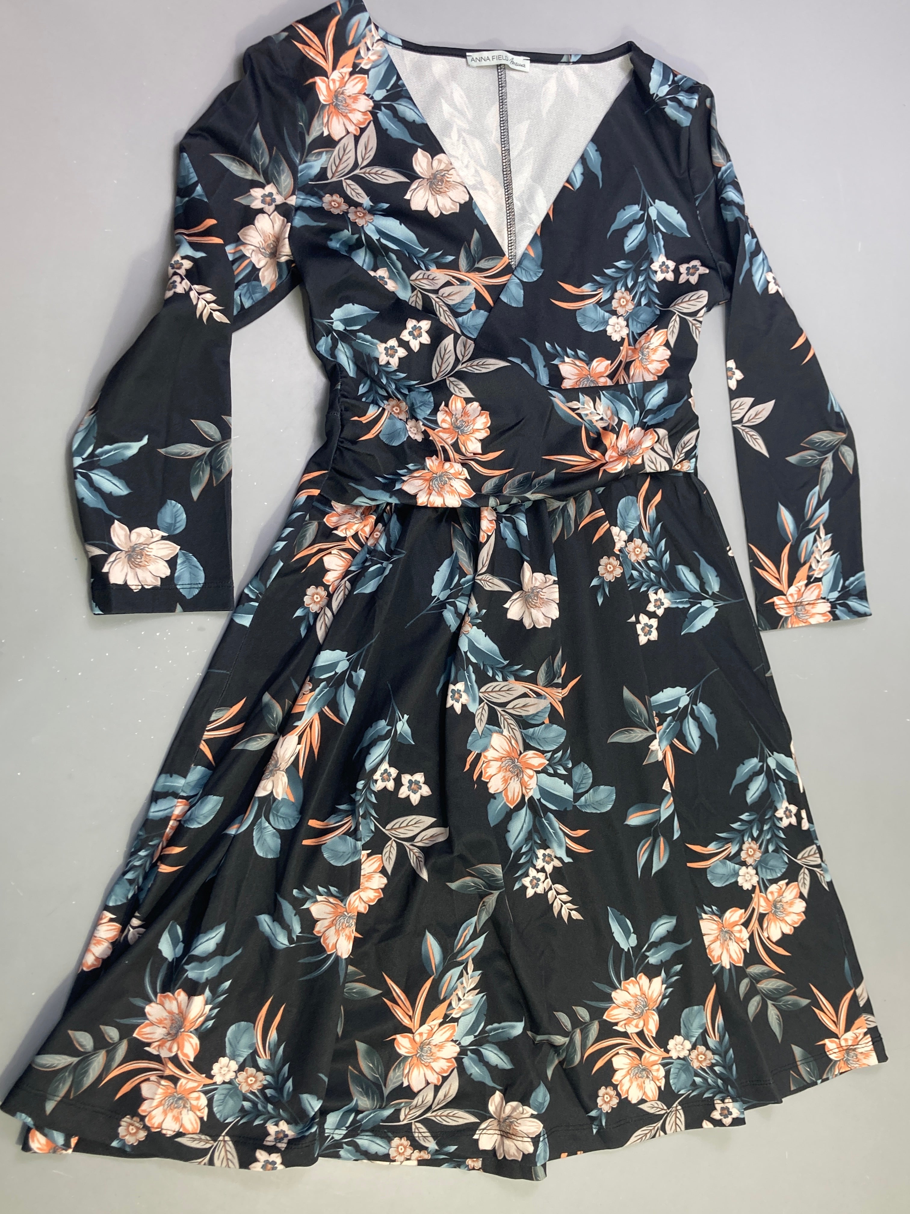 Robe m.l satin noire fleurs, Anna Field