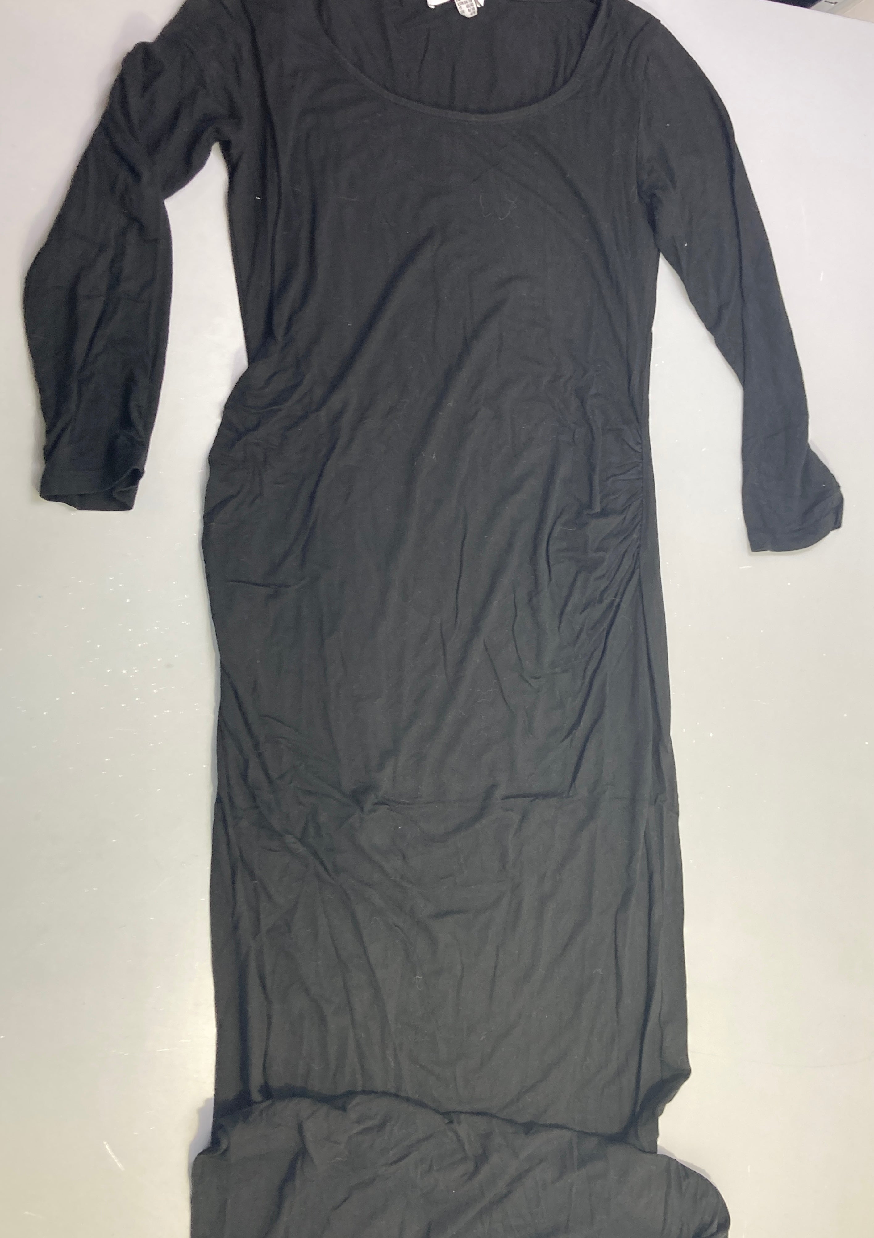 Robe m.l molleton noire drapée