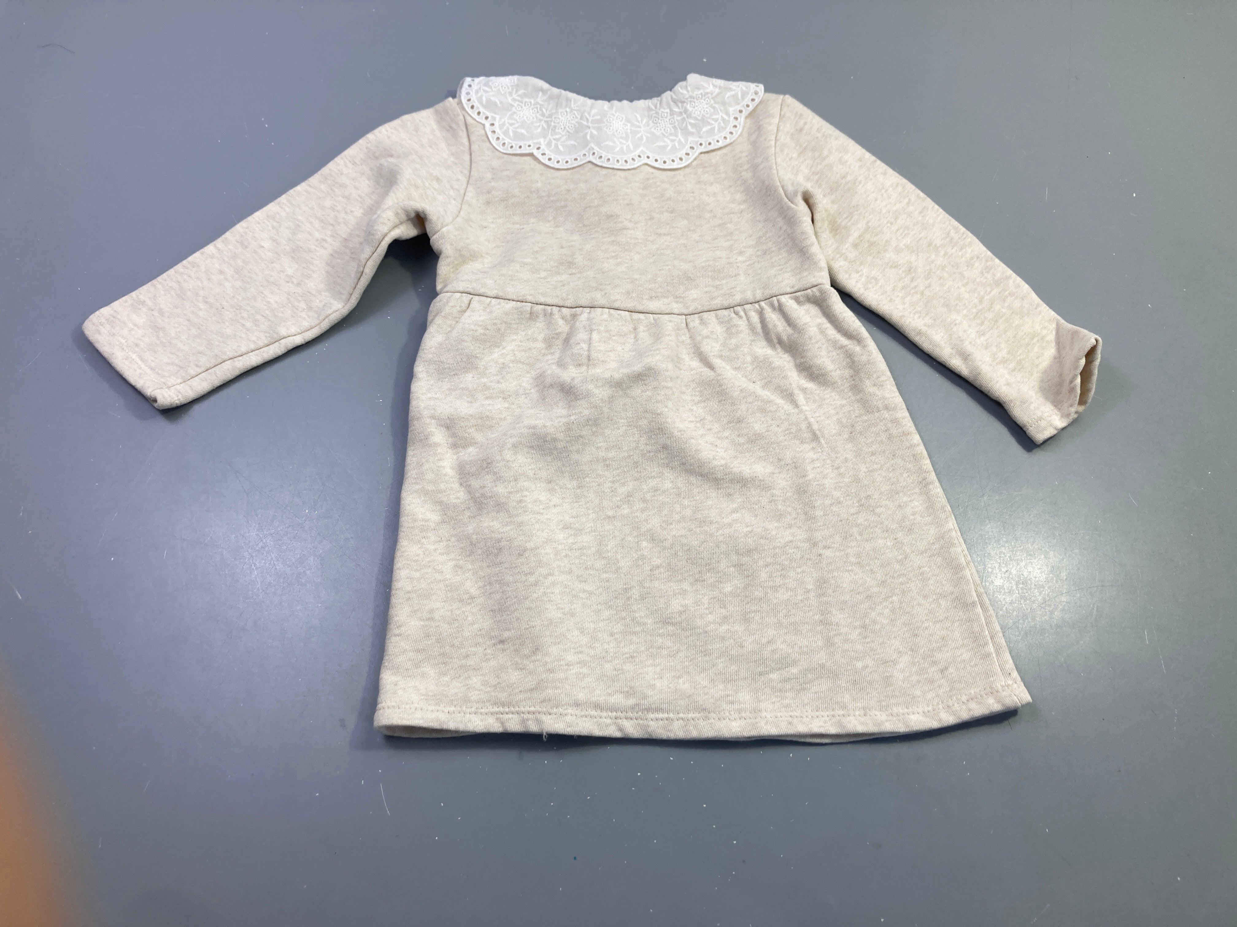 Robe m.l molleton beige col dentelle