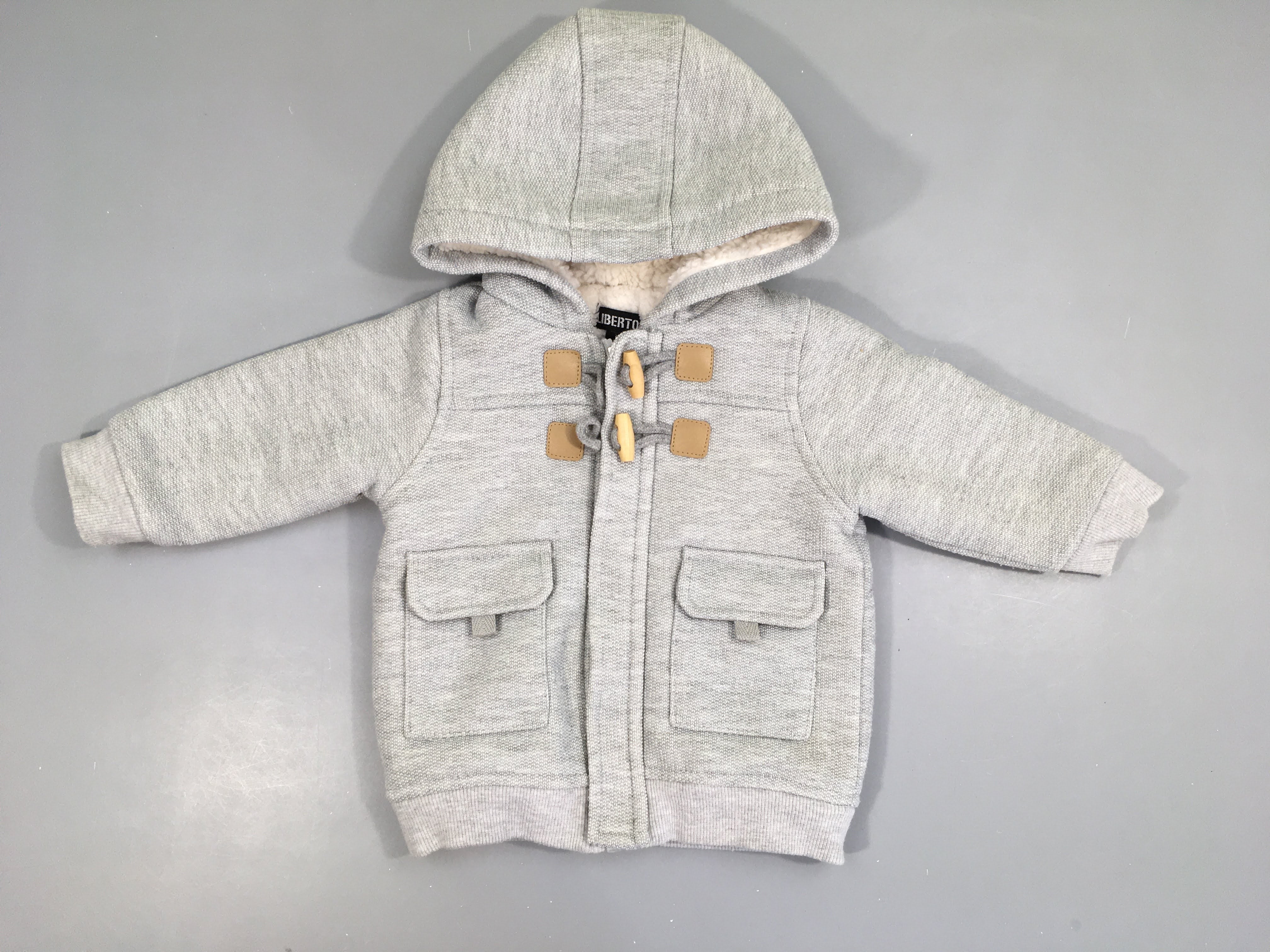 Gilet veste à capuche gris doublé peluche Légèrement bouloché