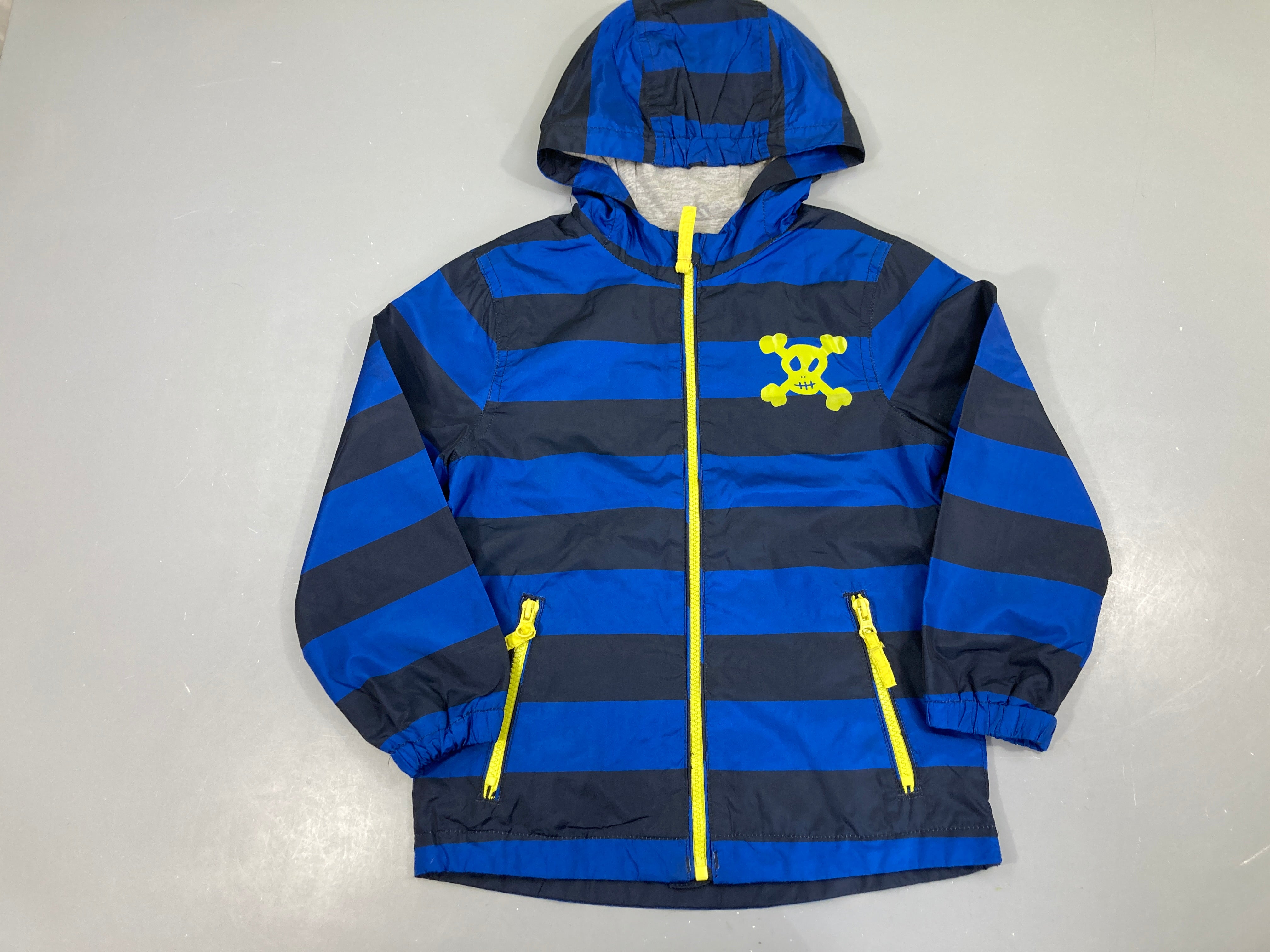 Veste coupe-vent à capuche bleu rayé