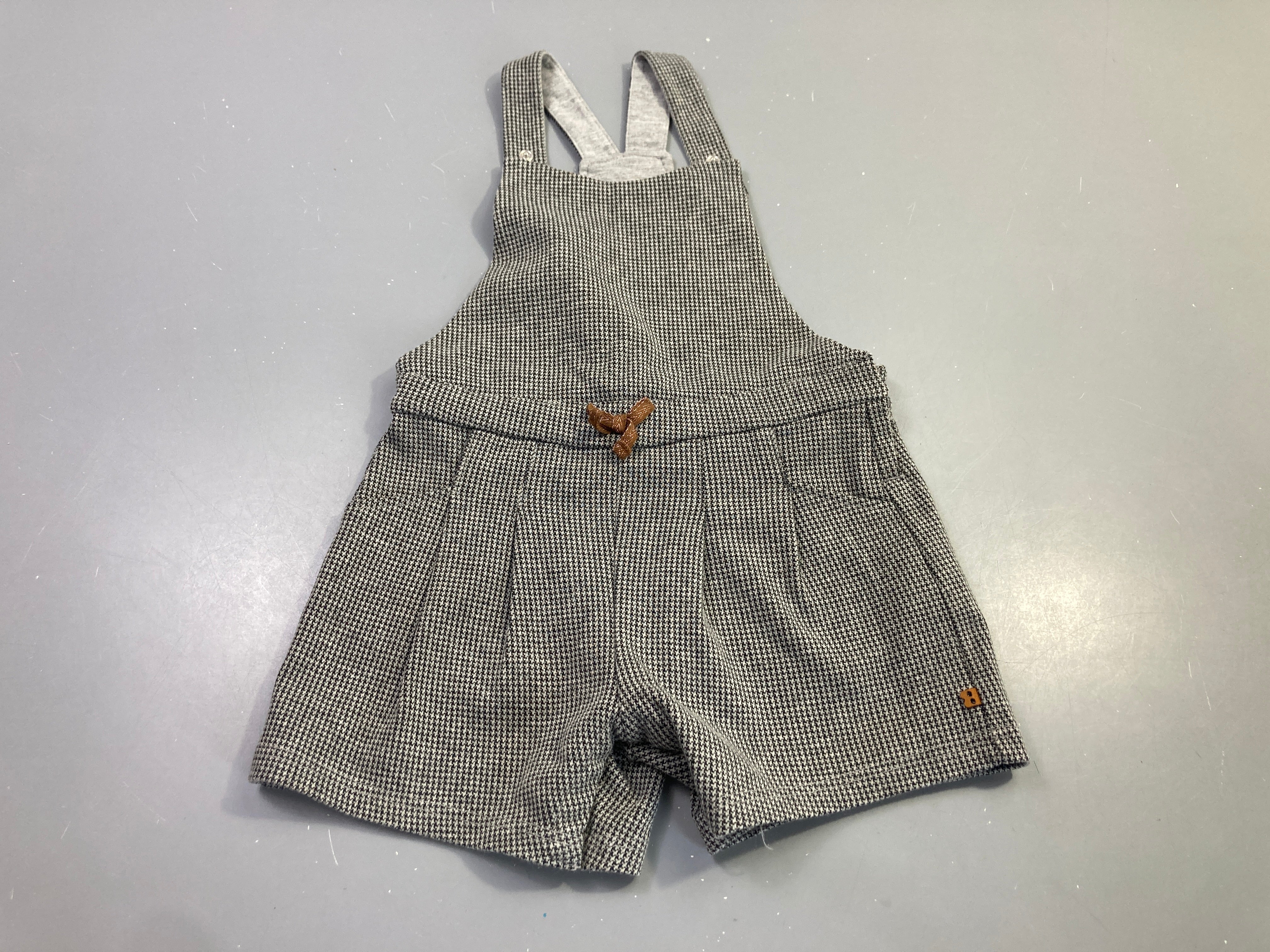 Salopette courte molleton pied-de-poule gris