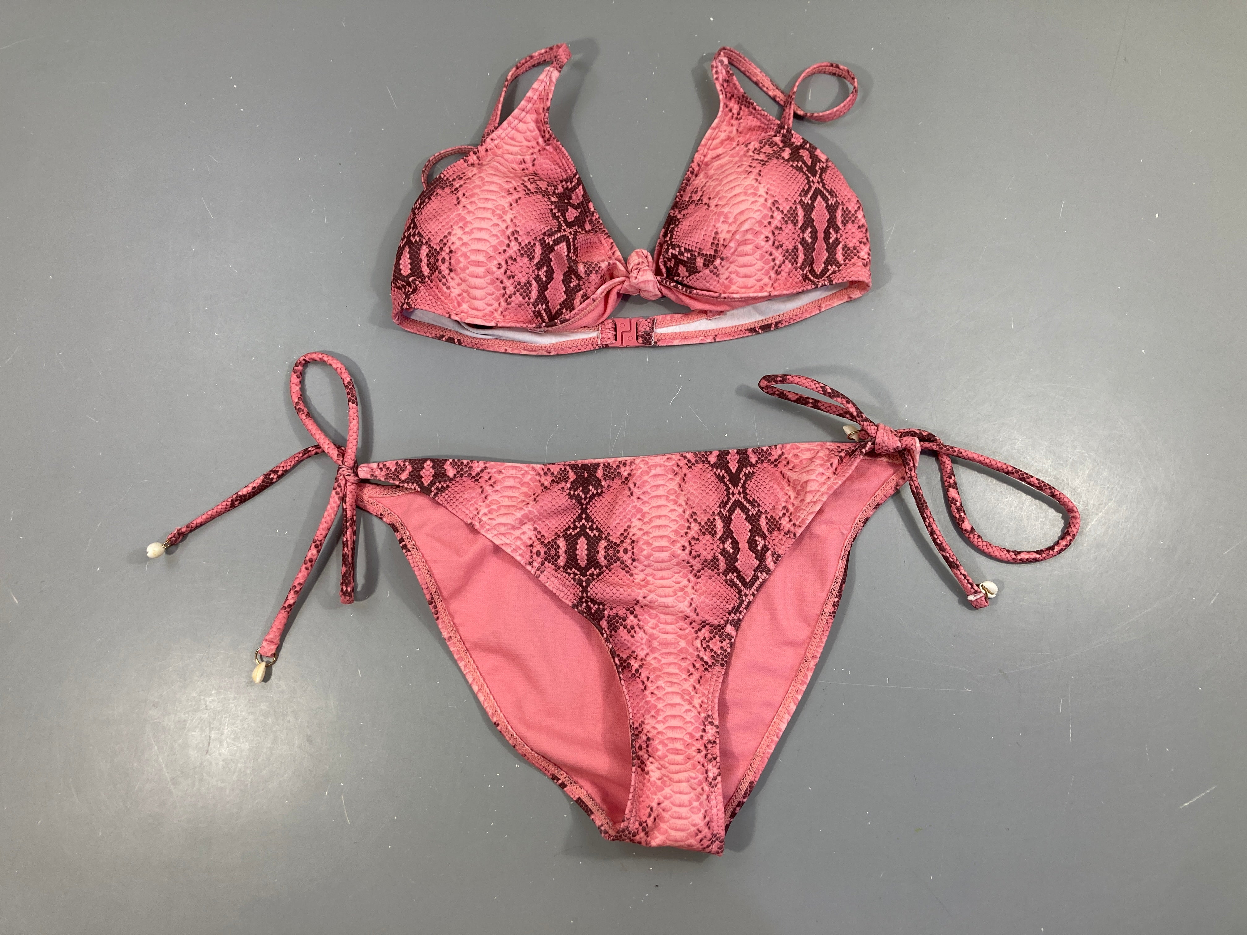Bikini rose motifs serpent