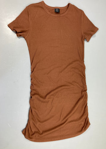 Robe m.c jersey côtelé brune froncée sur les côtés, moins cher chez Petit Kiwi