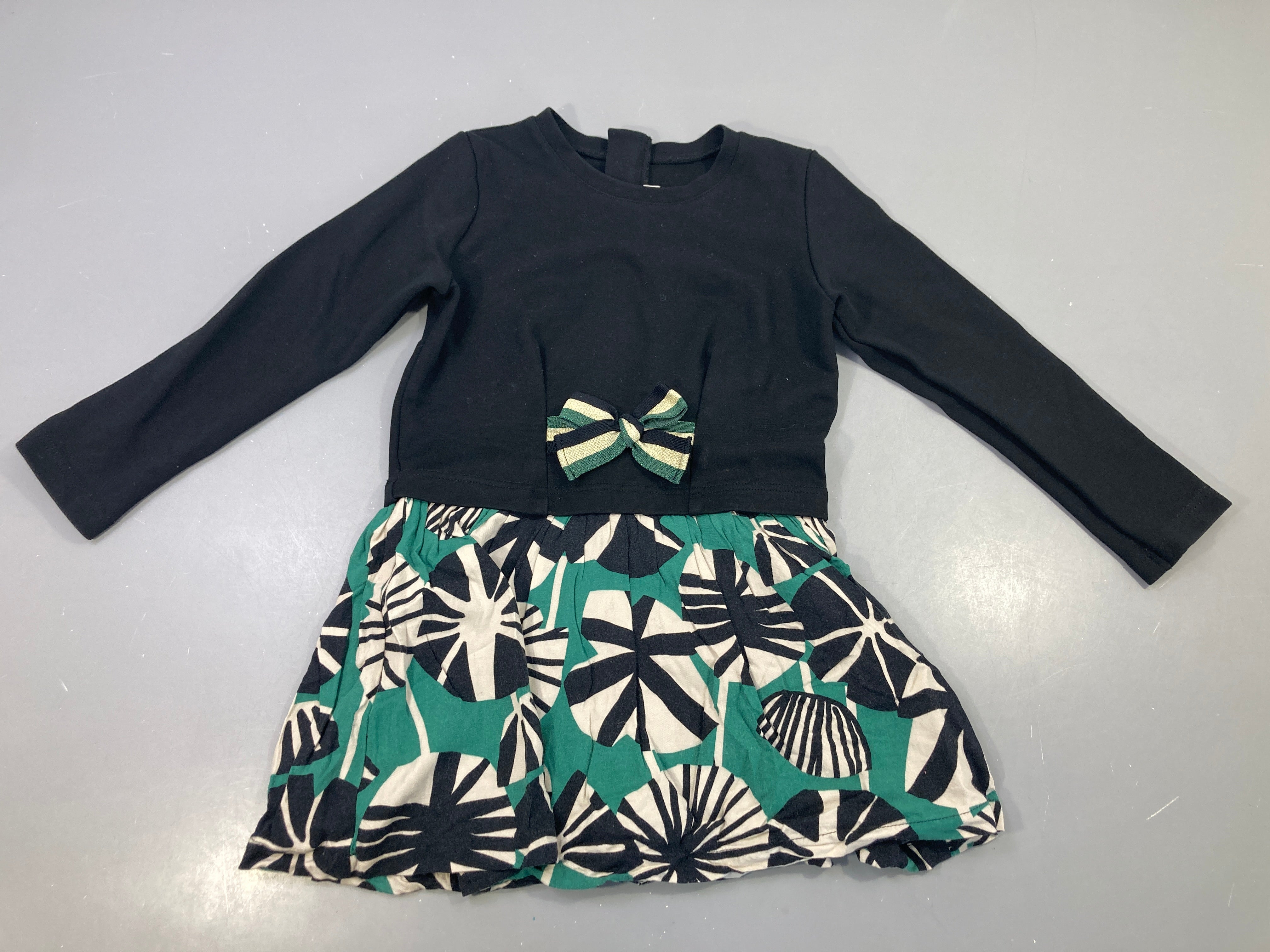 Robe m.l bi-mat noire jupe fleurie verte noeud
