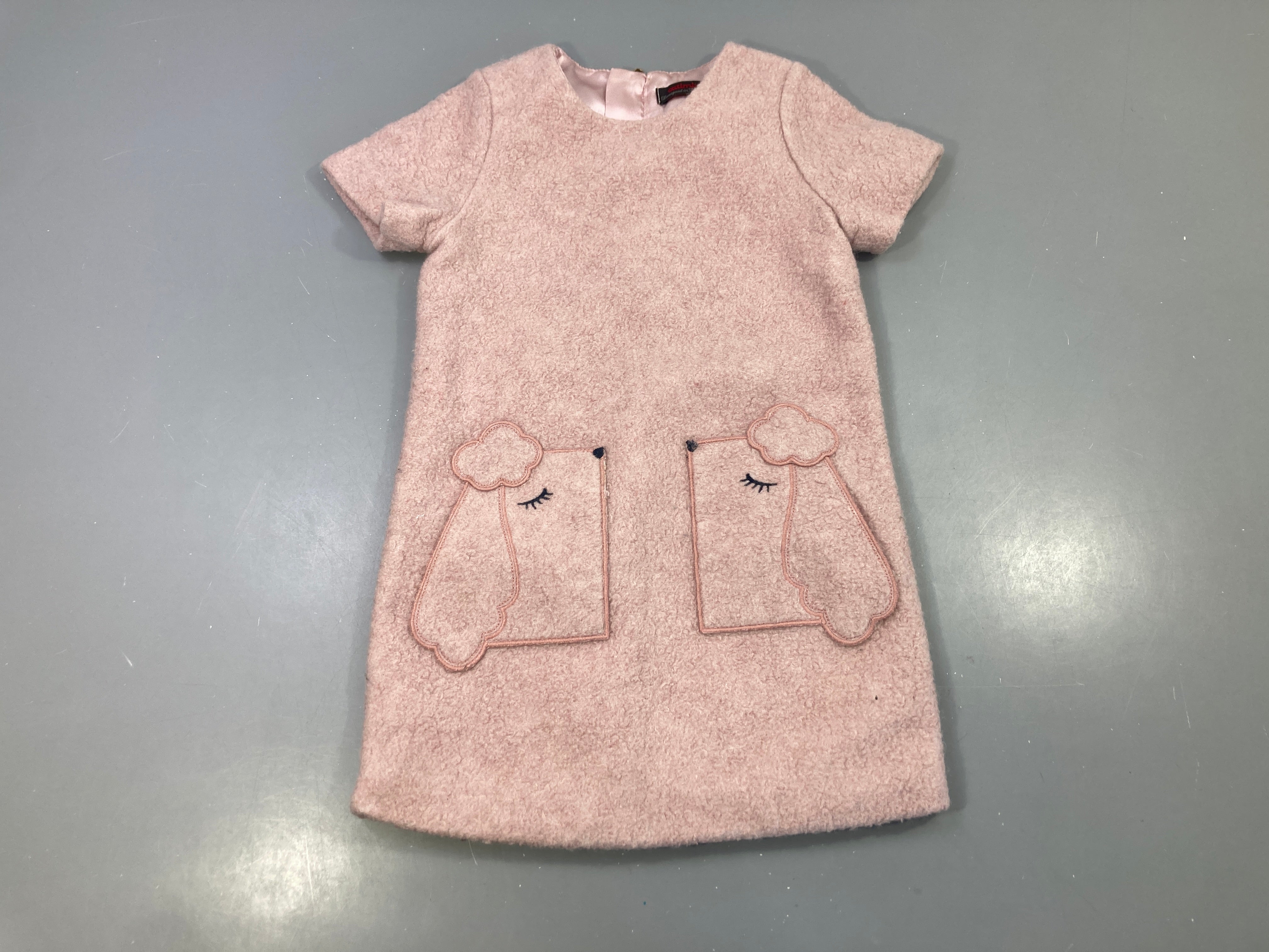 Robe m.c rose 32% laine bouclée poches chien brodées
