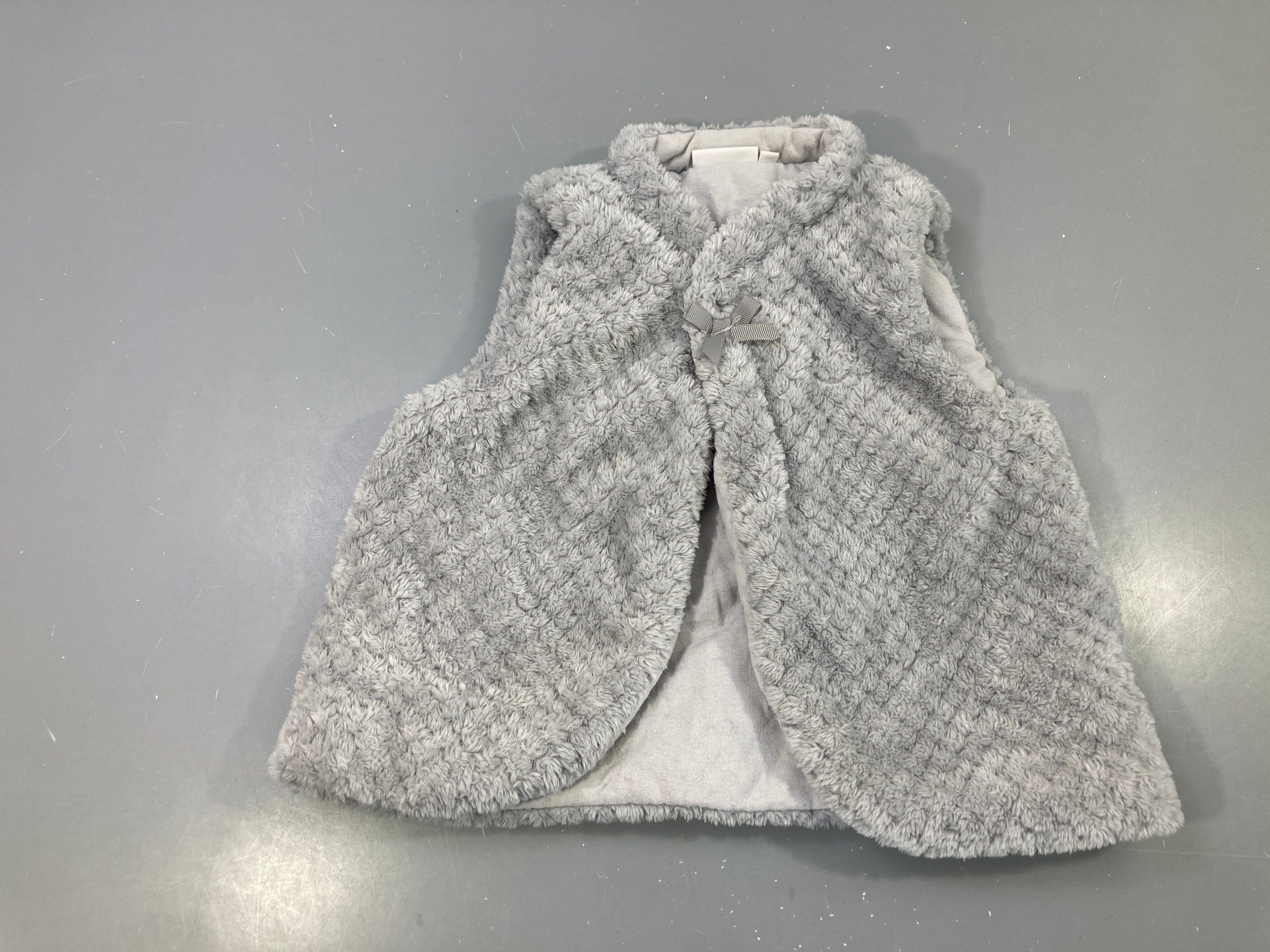 Gilet s.m gris fourrure synthétique noeud