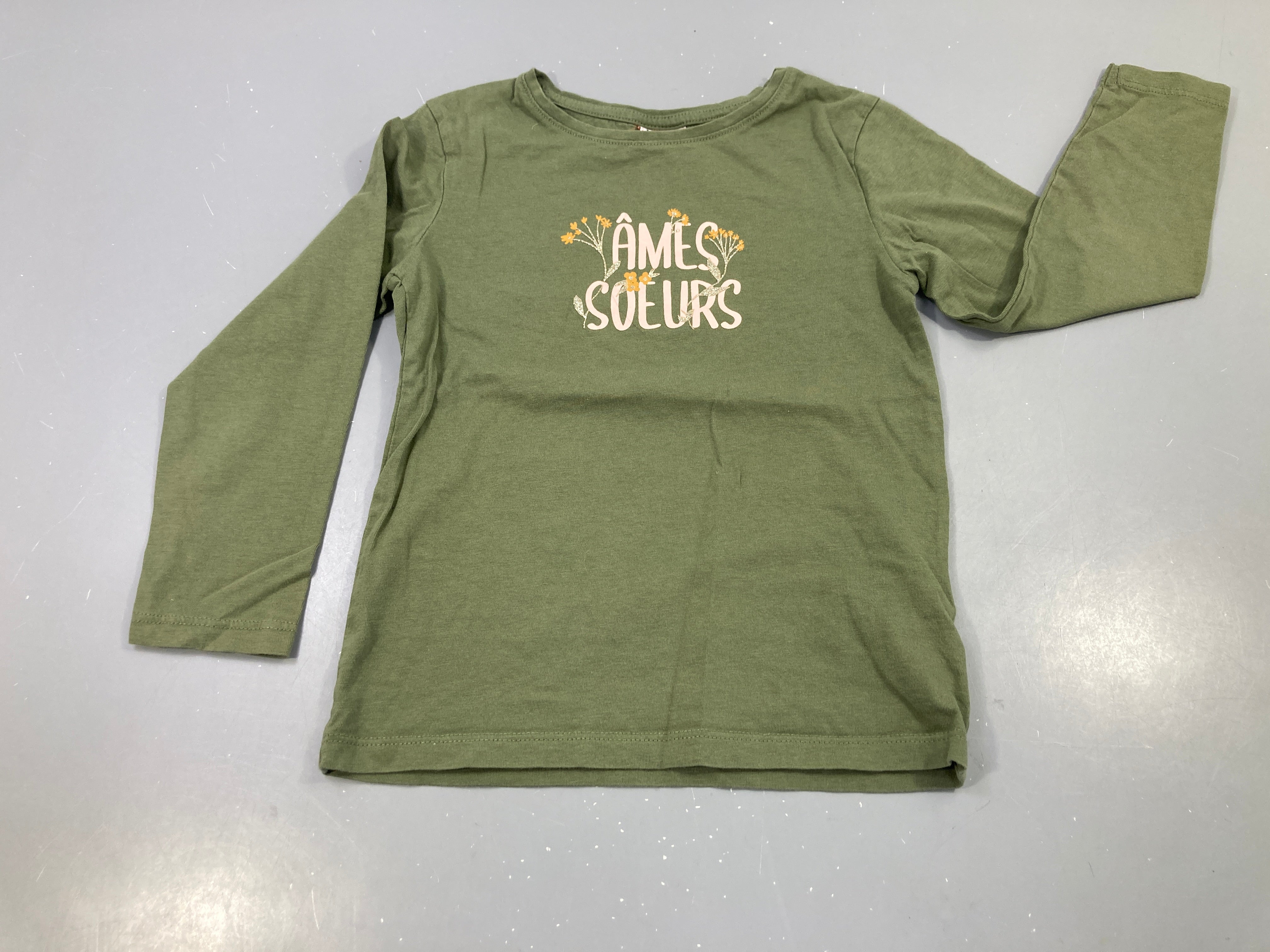 T-shirt m.l vert kaki texte Âmes soeurs fleurs