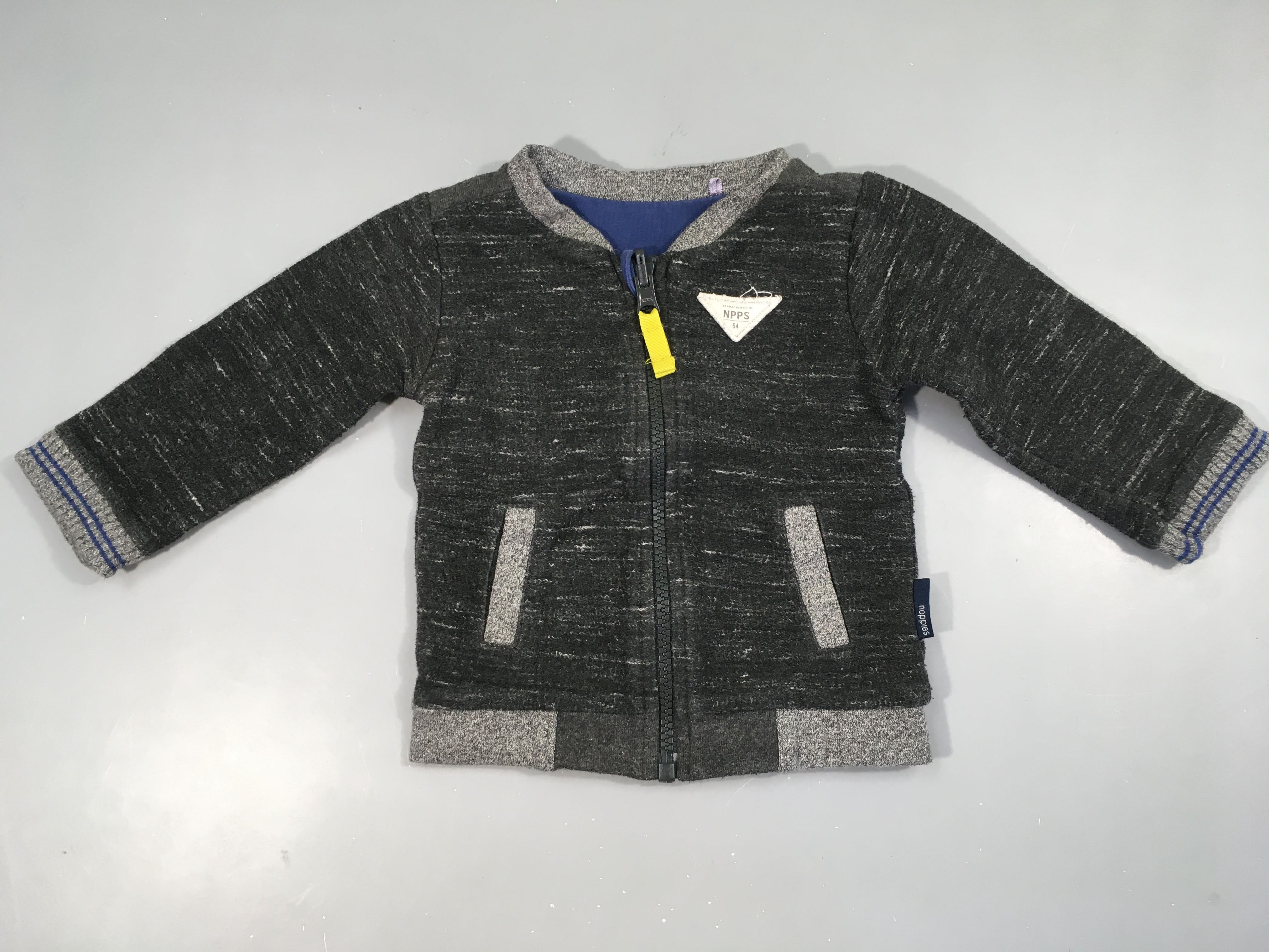 Sweat zippé gris chinné légèrement boloché