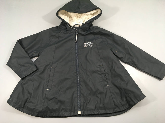 Veste cirée zippée bleu marine à capuche Hublot, doublé peluche, matière légèrement "froissée" à l'arrière, moins cher chez Petit Kiwi