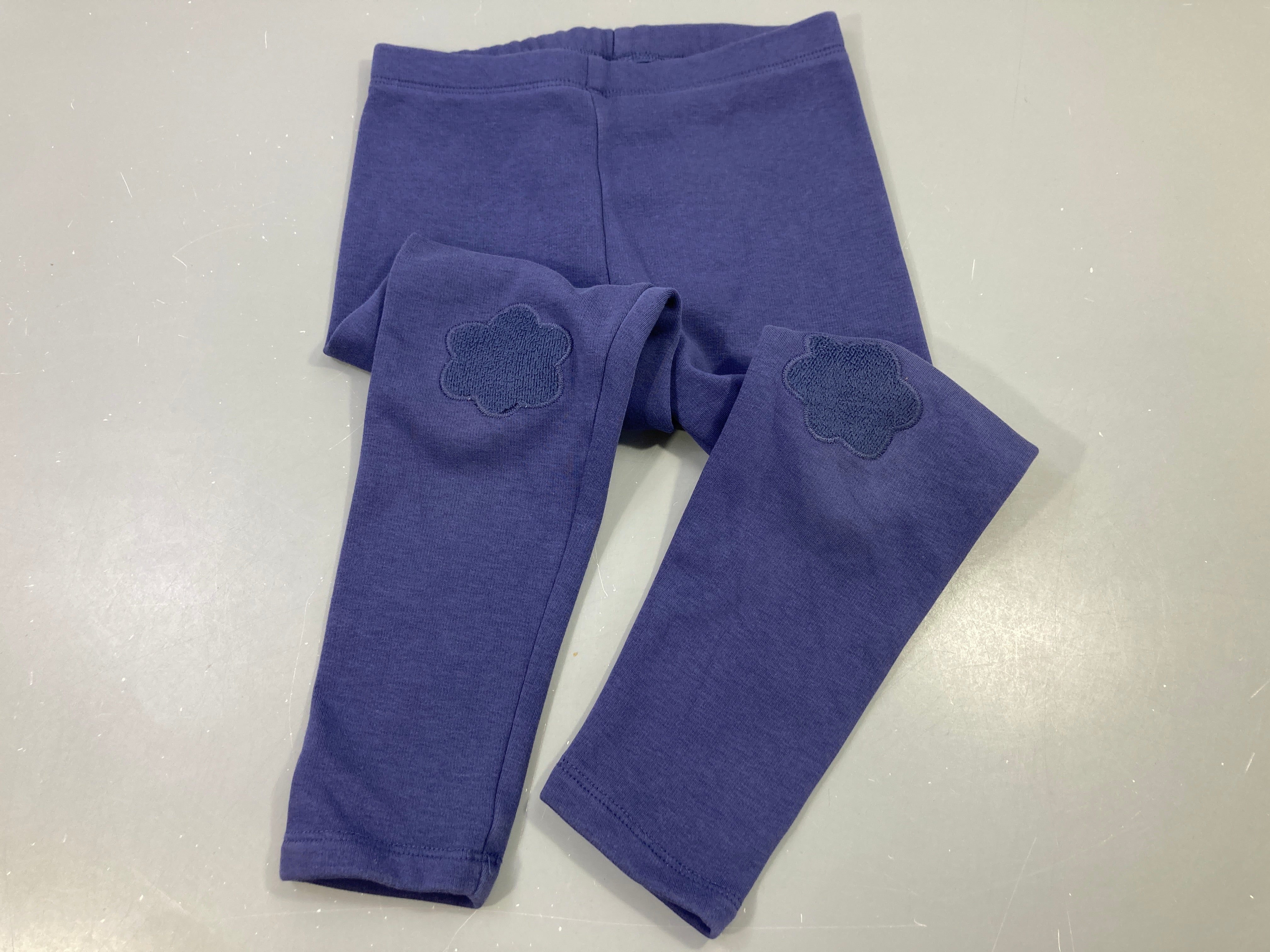 Legging jersey bleu, fleur sur les genoux