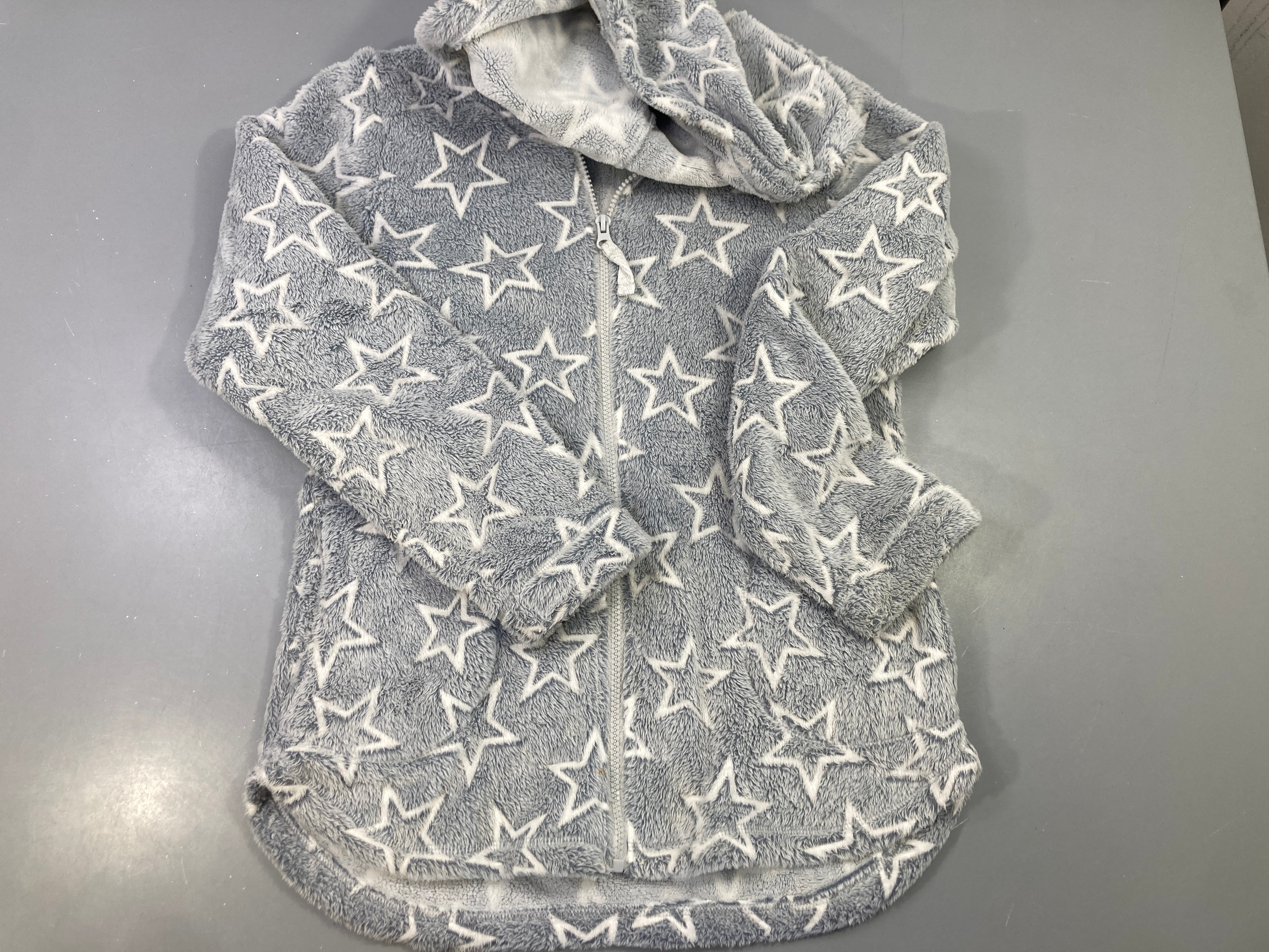 Gilet zippé à capuche en polaire gris à étoiles blanches, ESKIMO, défraichi