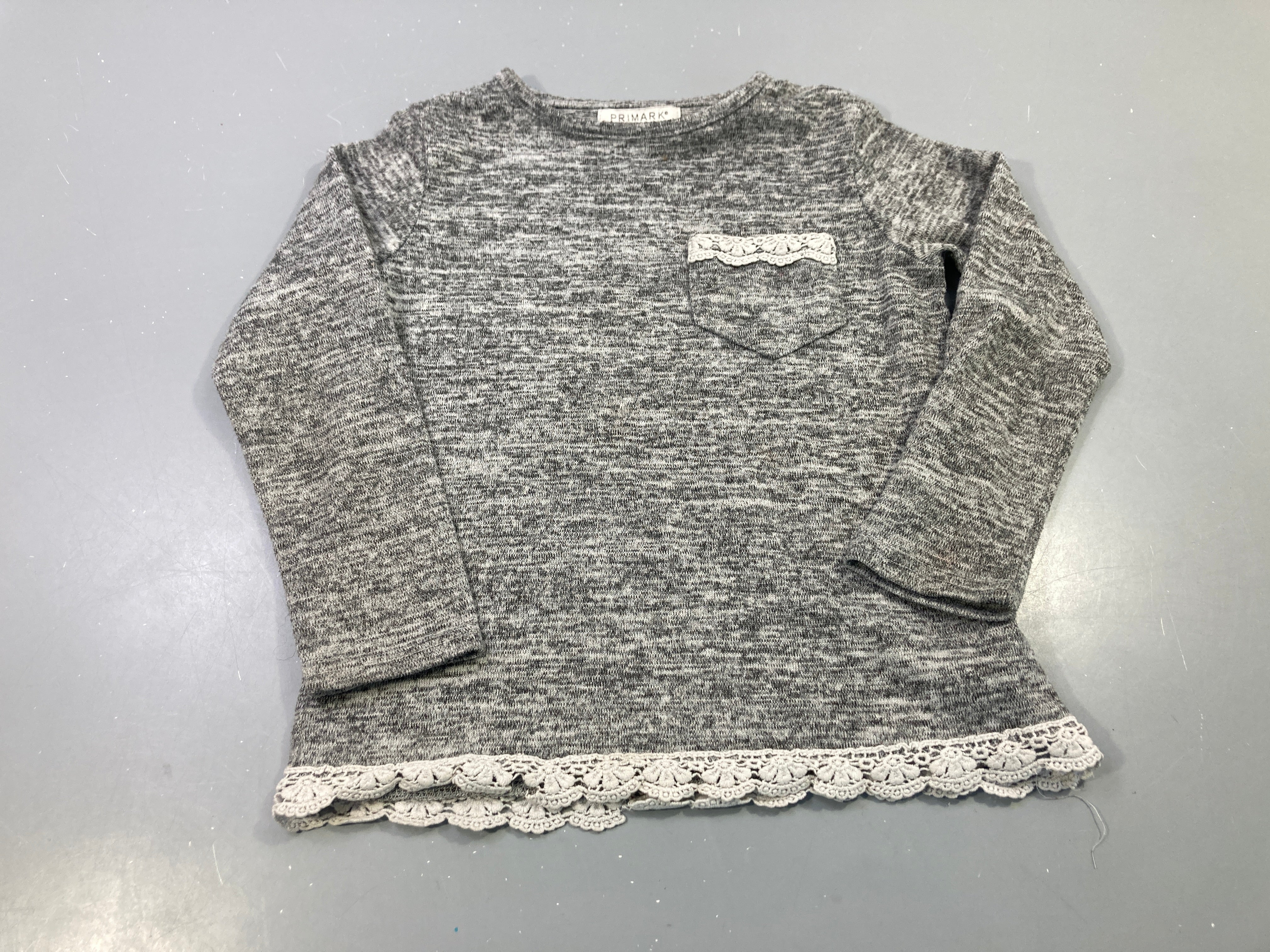 Pull fin gris chiné poche dentelle