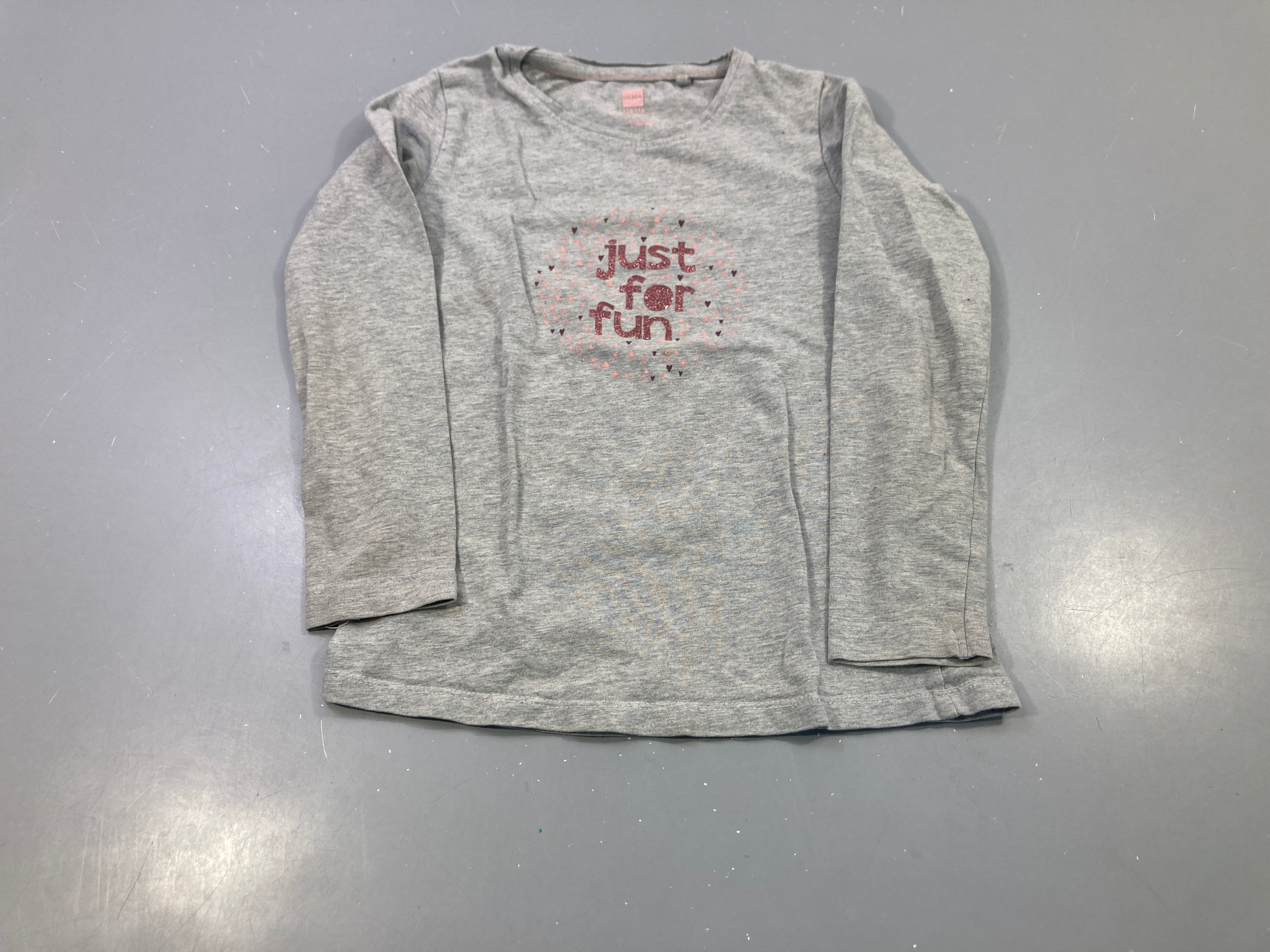T-shirt m.l gris chiné texte just for fun sequins