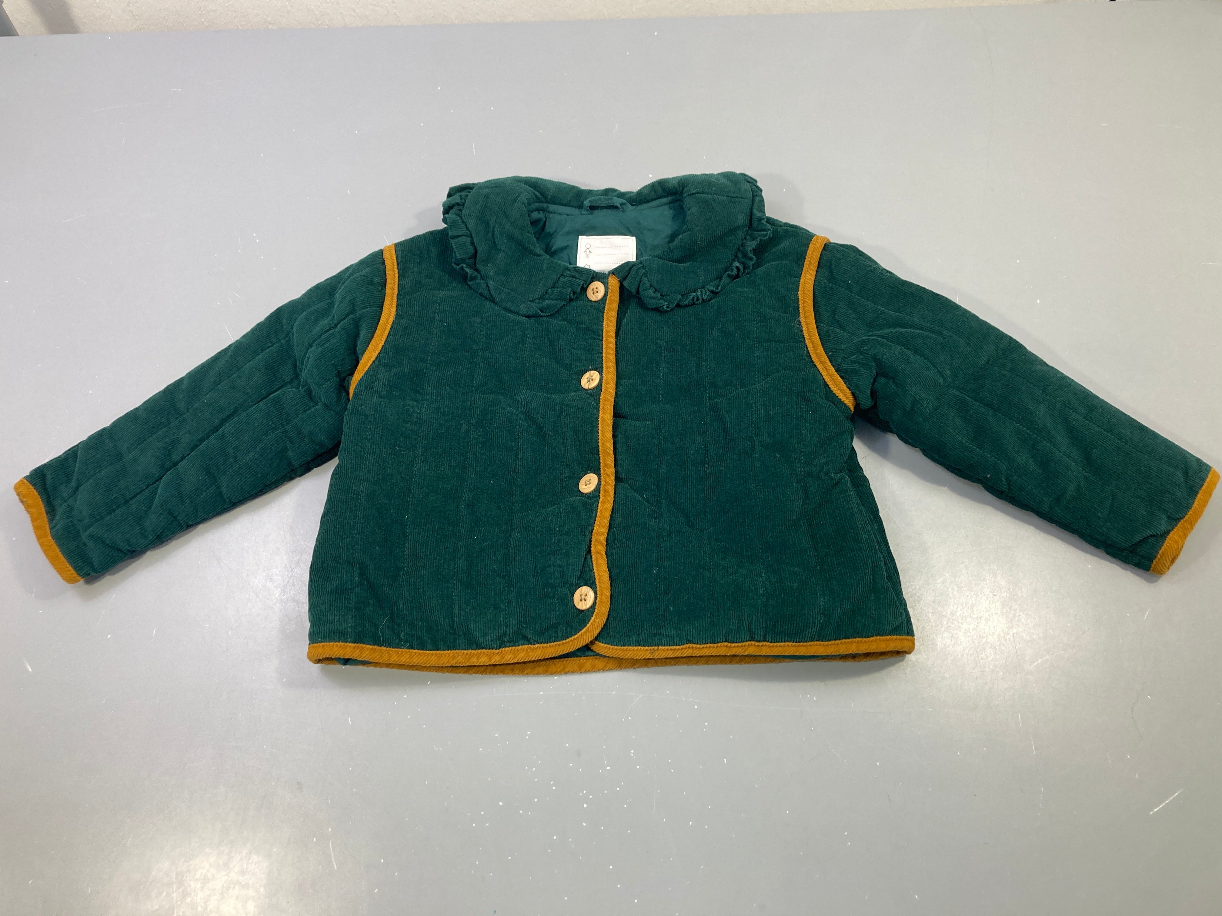 Veste velours côtelé vert col volanté liseré moutarde