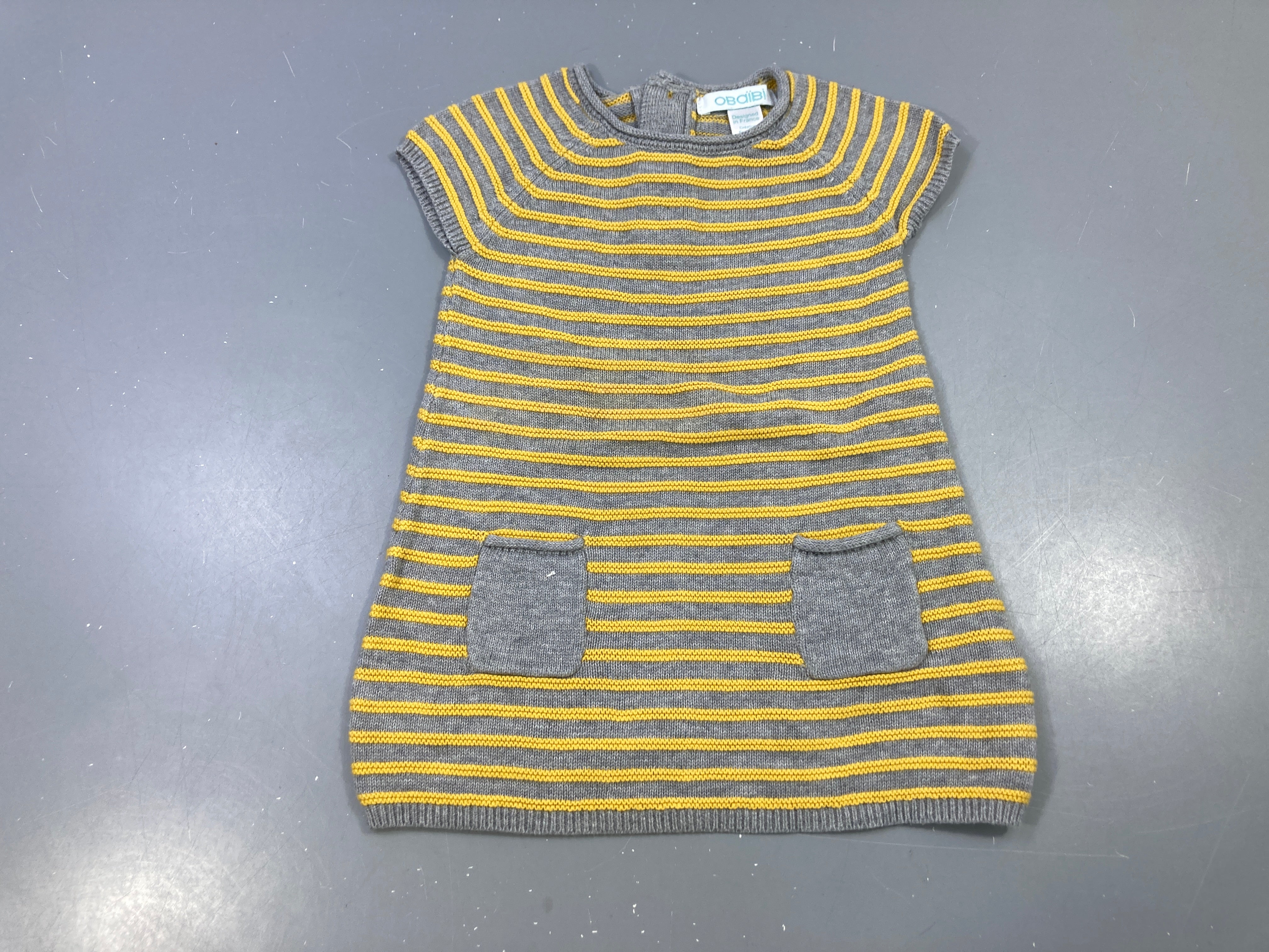 Robe pull m.c grise rayée jaune, poches