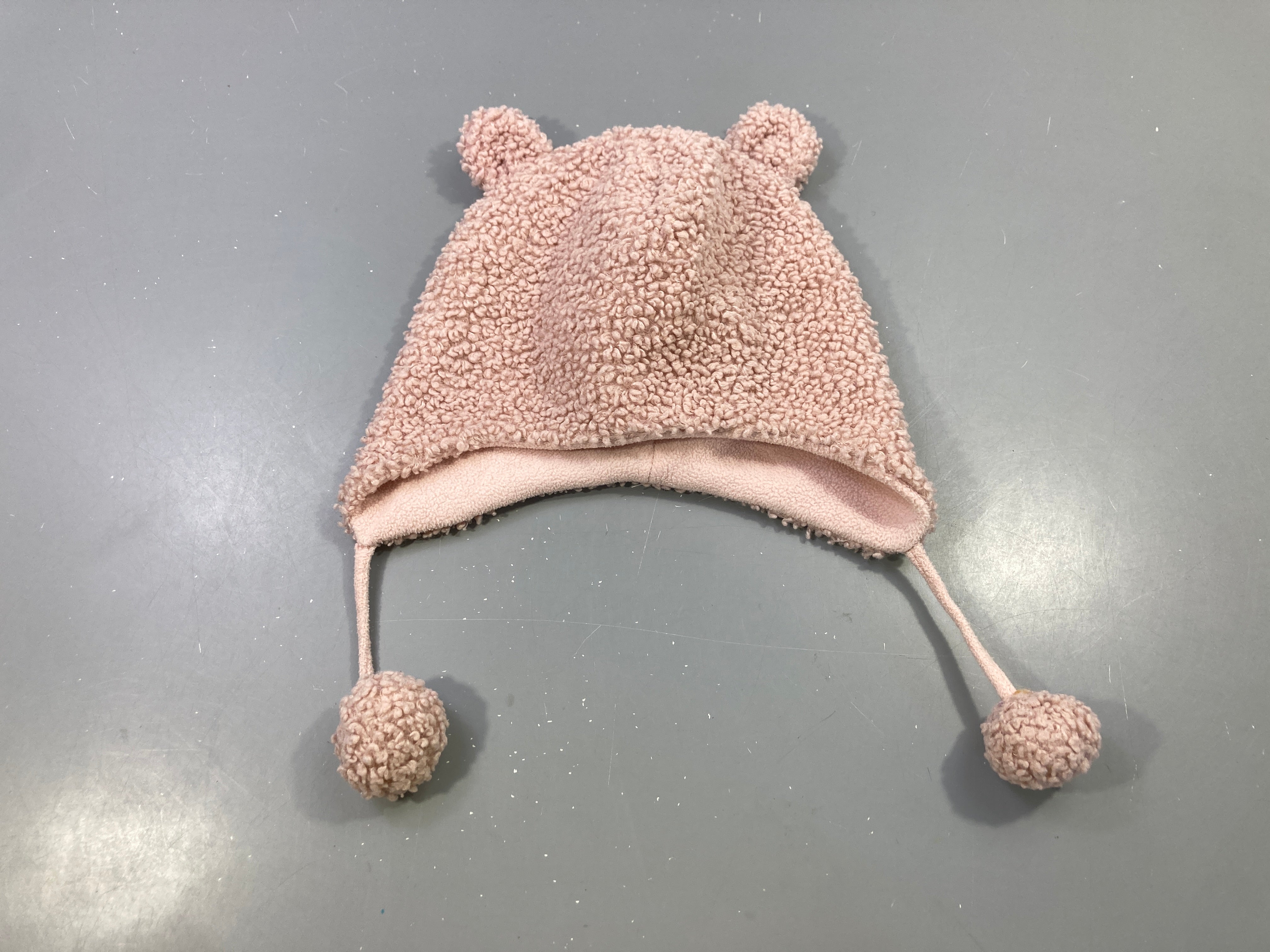 Bonnet rose ours oreilles pompons, fourrure synthétique