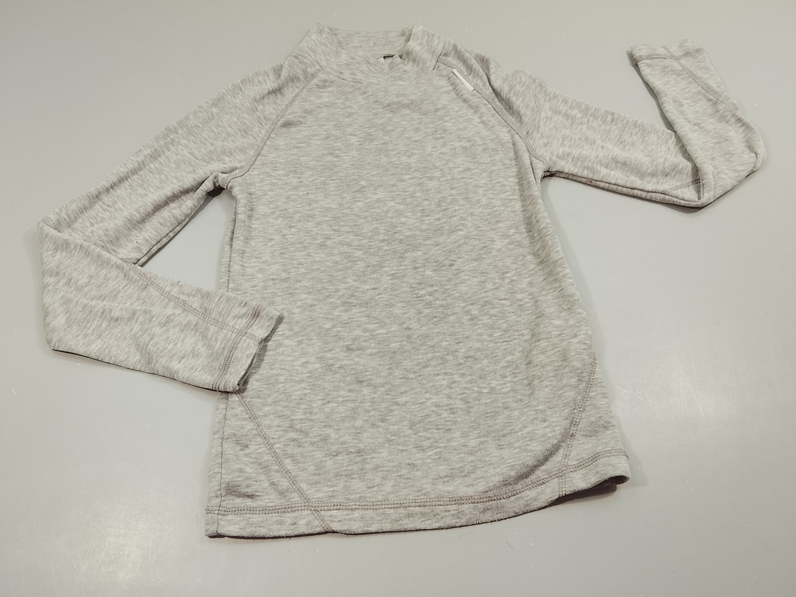 T-shirt m.l gris clair flammé thermique , taché à la manche