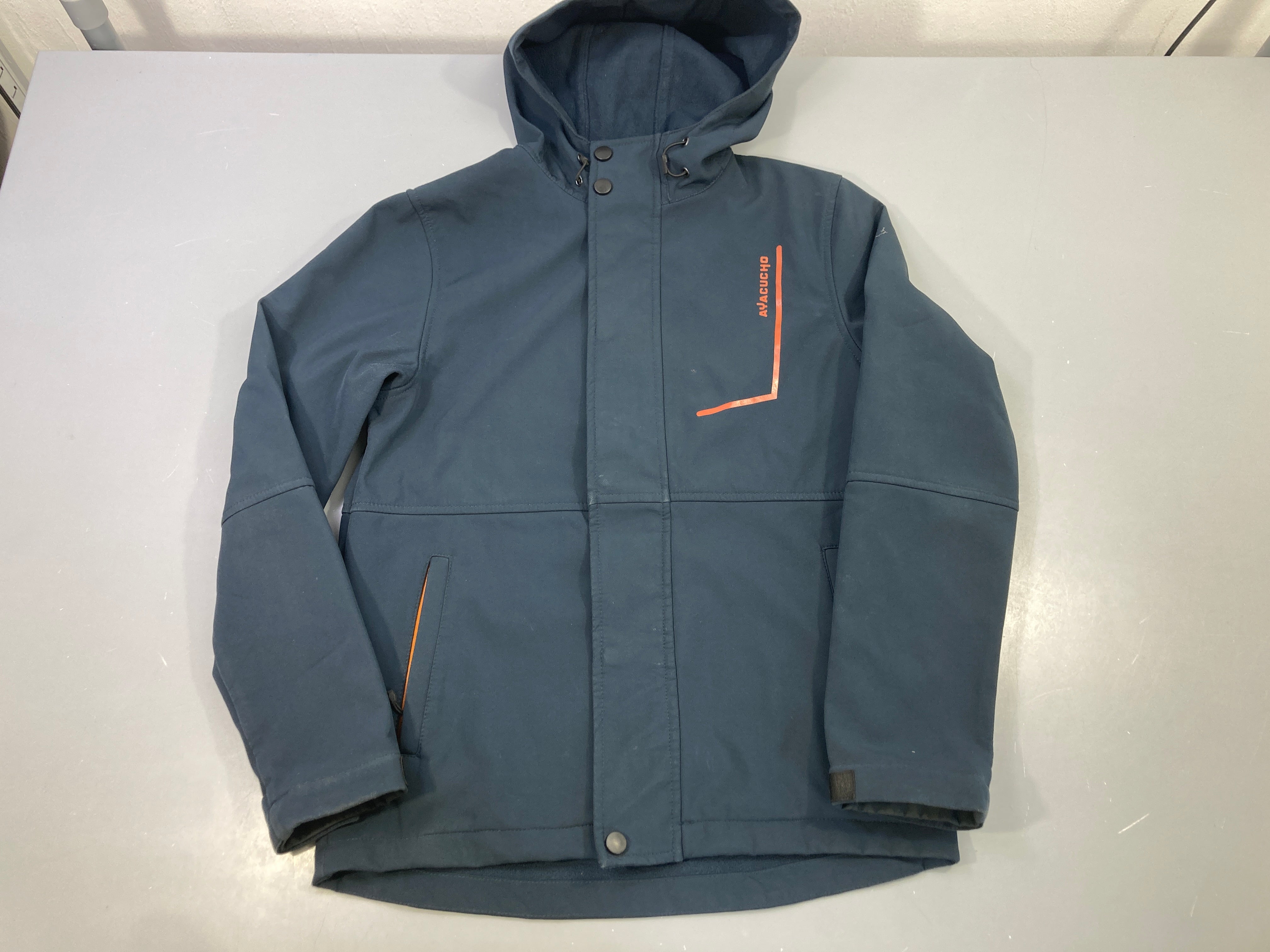 Veste softshell zippée capuche bleu marine, détails orange, Ayacucho