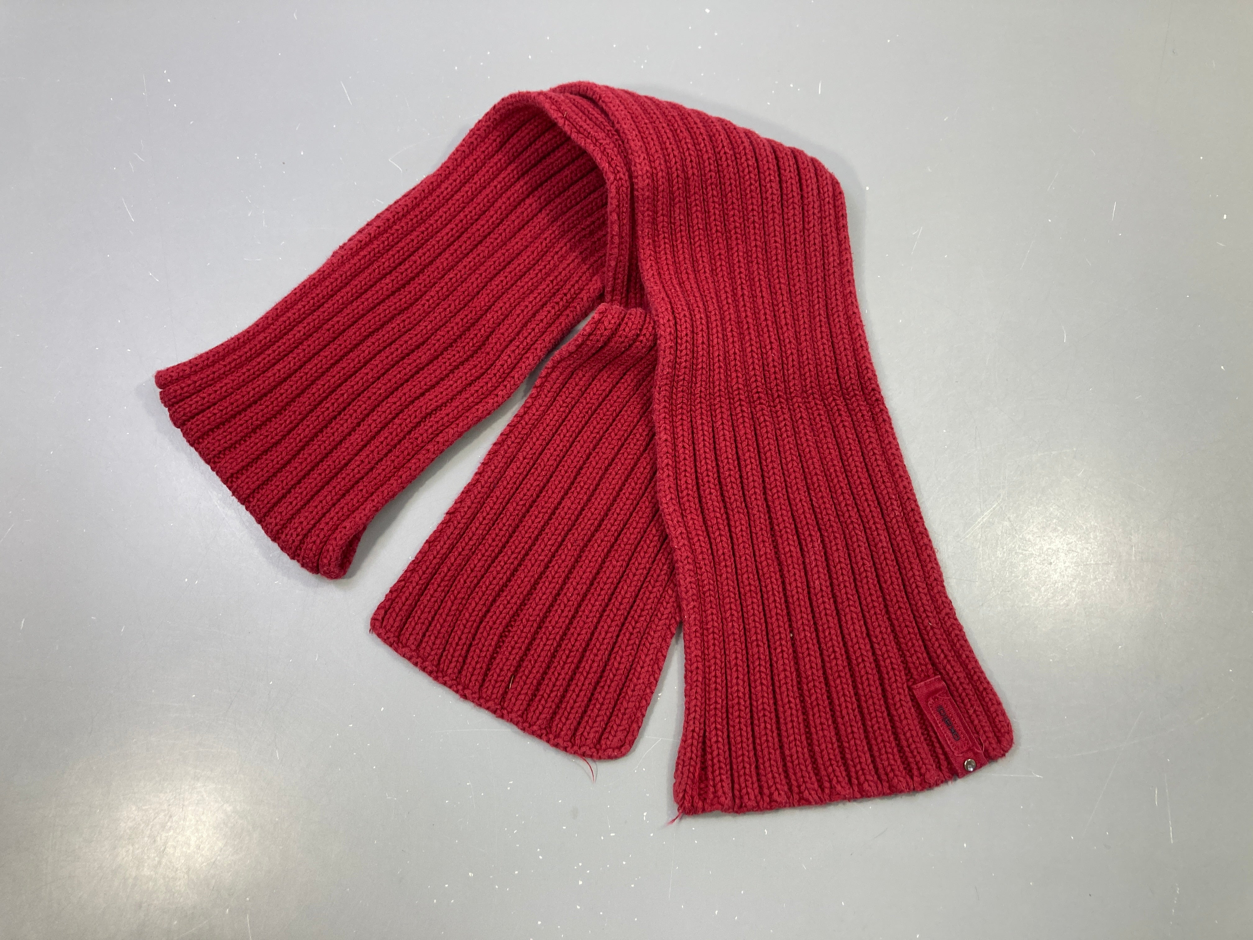 Écharpe rouge tricot côtelé