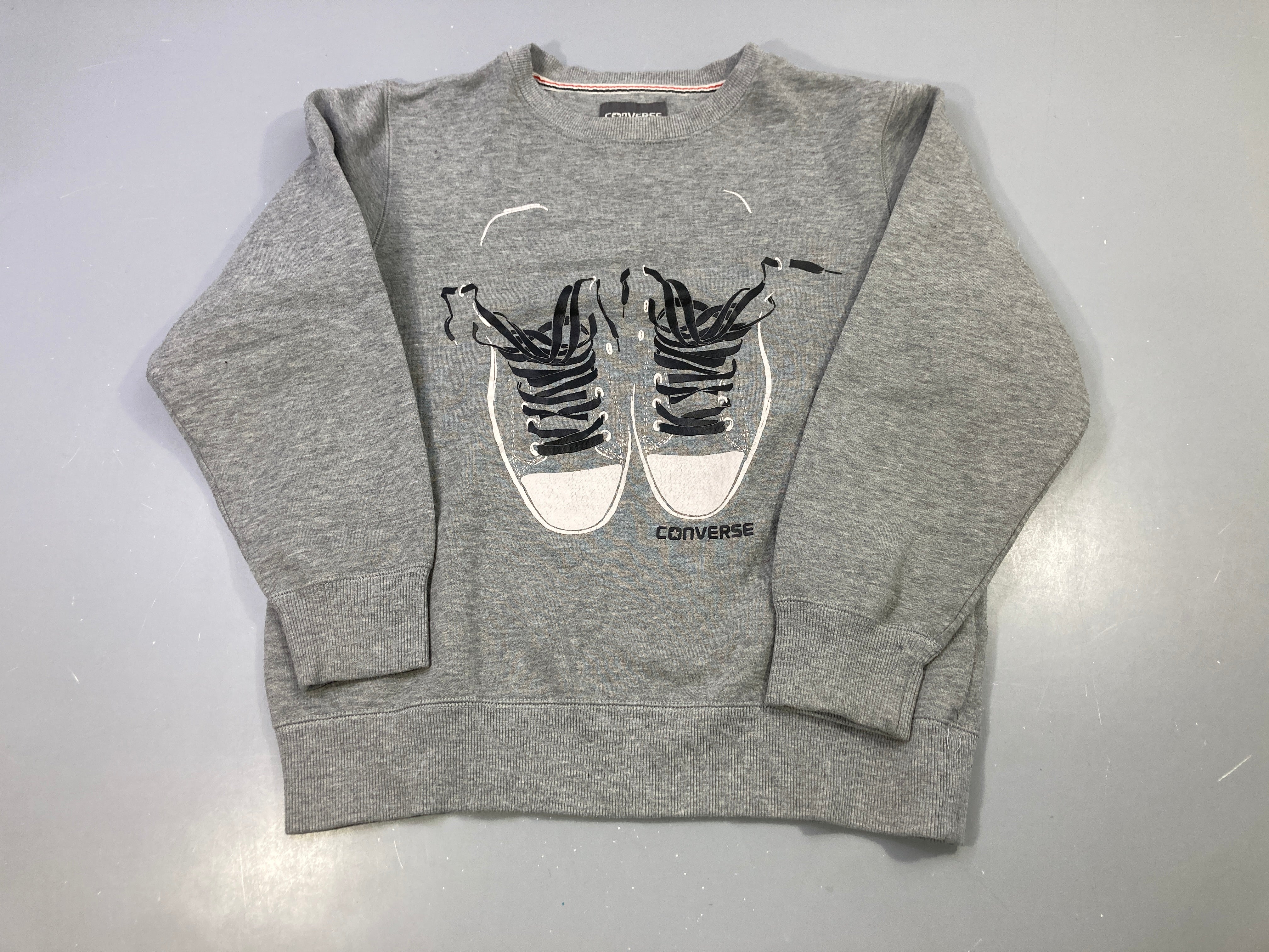 Sweat gris chiné baskets imprimées, Converse, bouloché