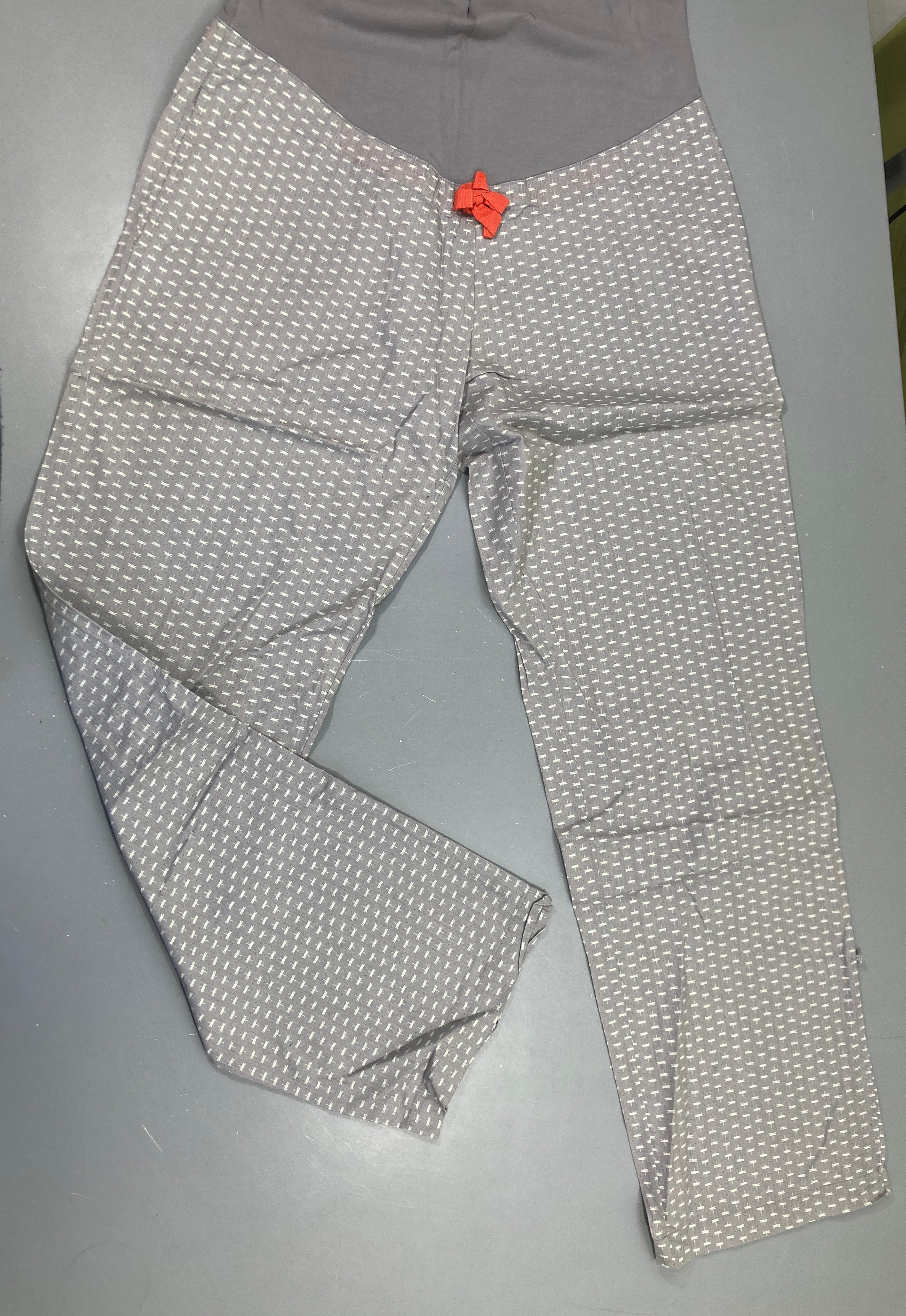 Pantalon de grossesse gris motifs blancs