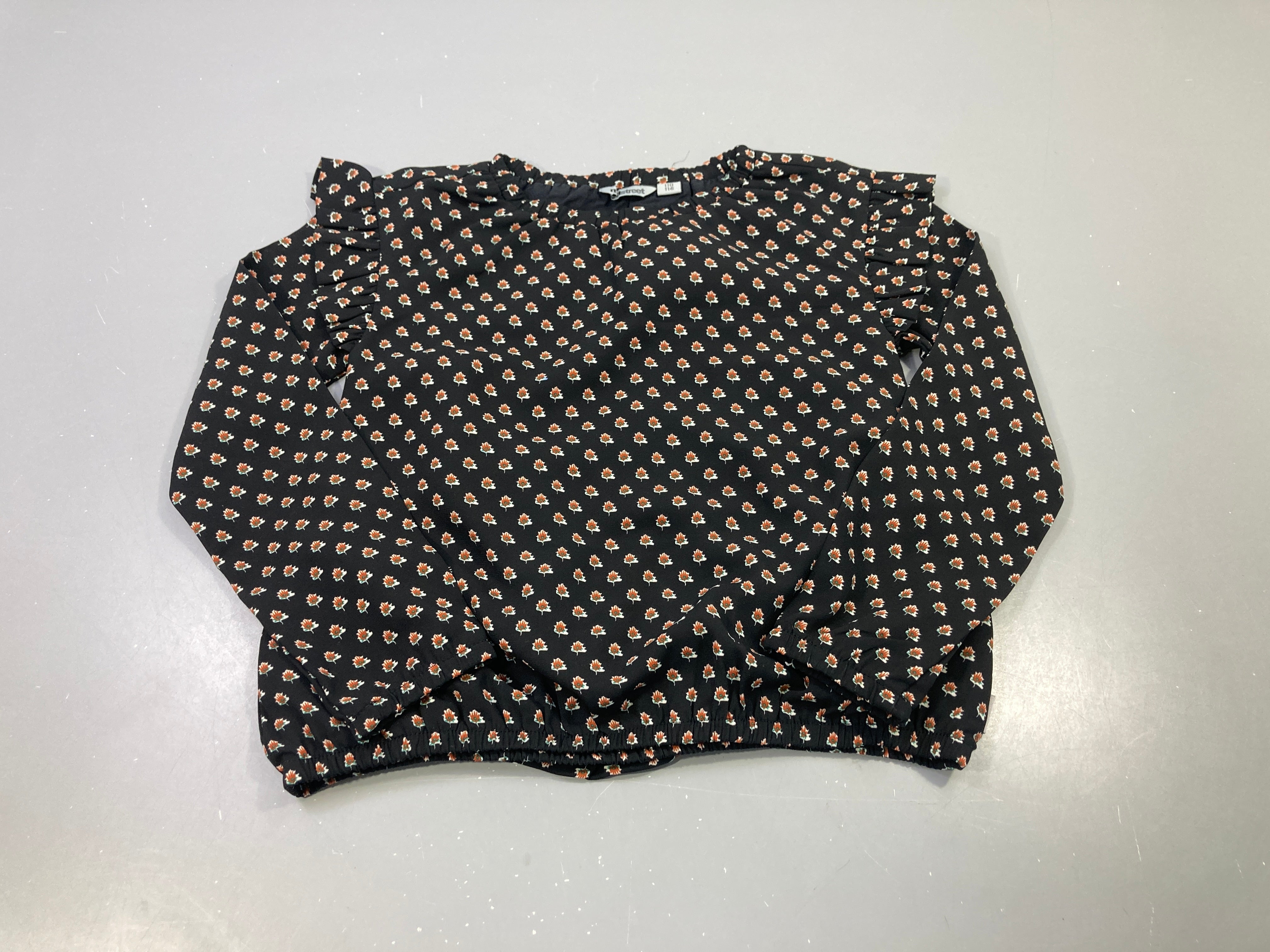 Blouse m.l noire fleurs, volants