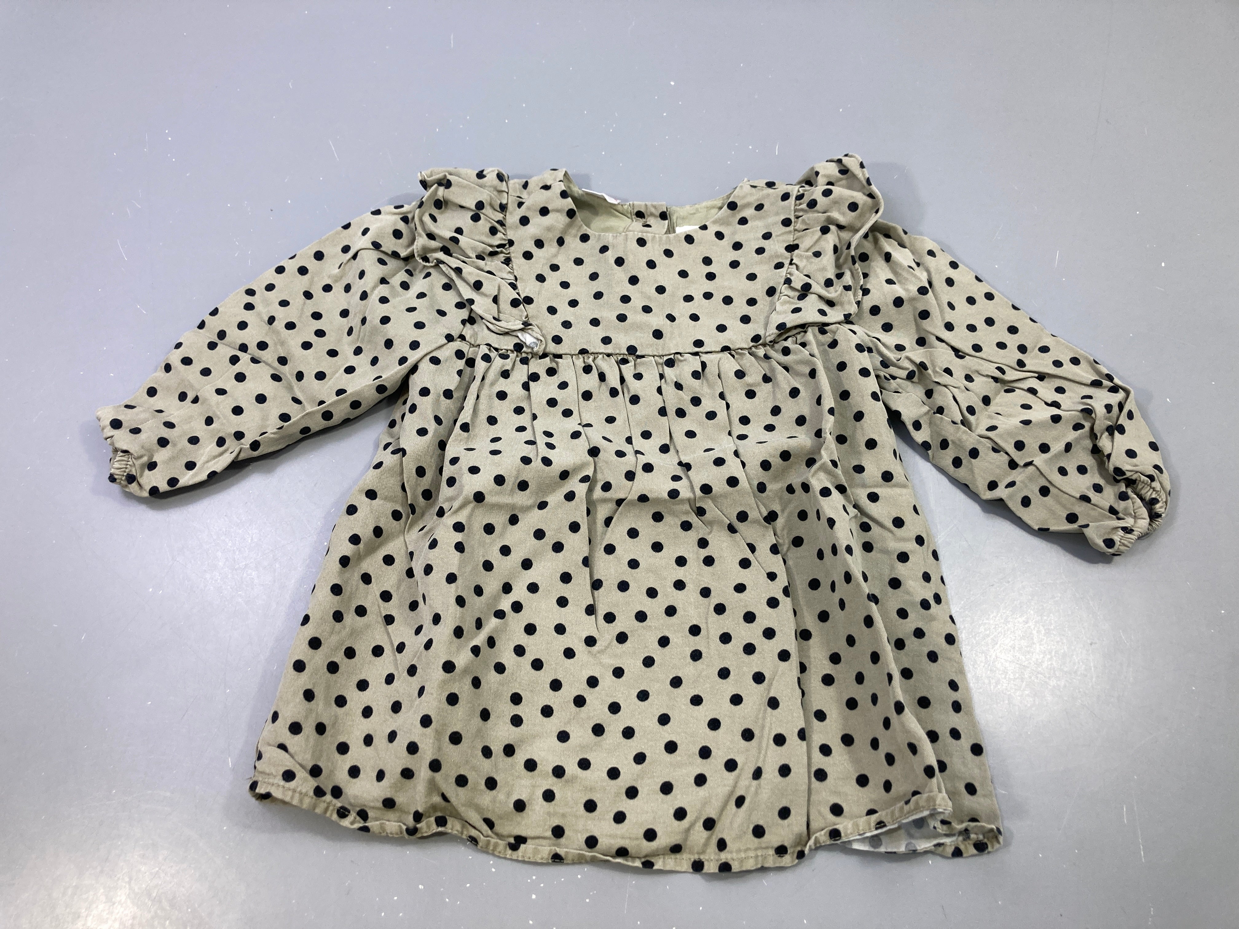Robe m.l kaki clair pois noirs