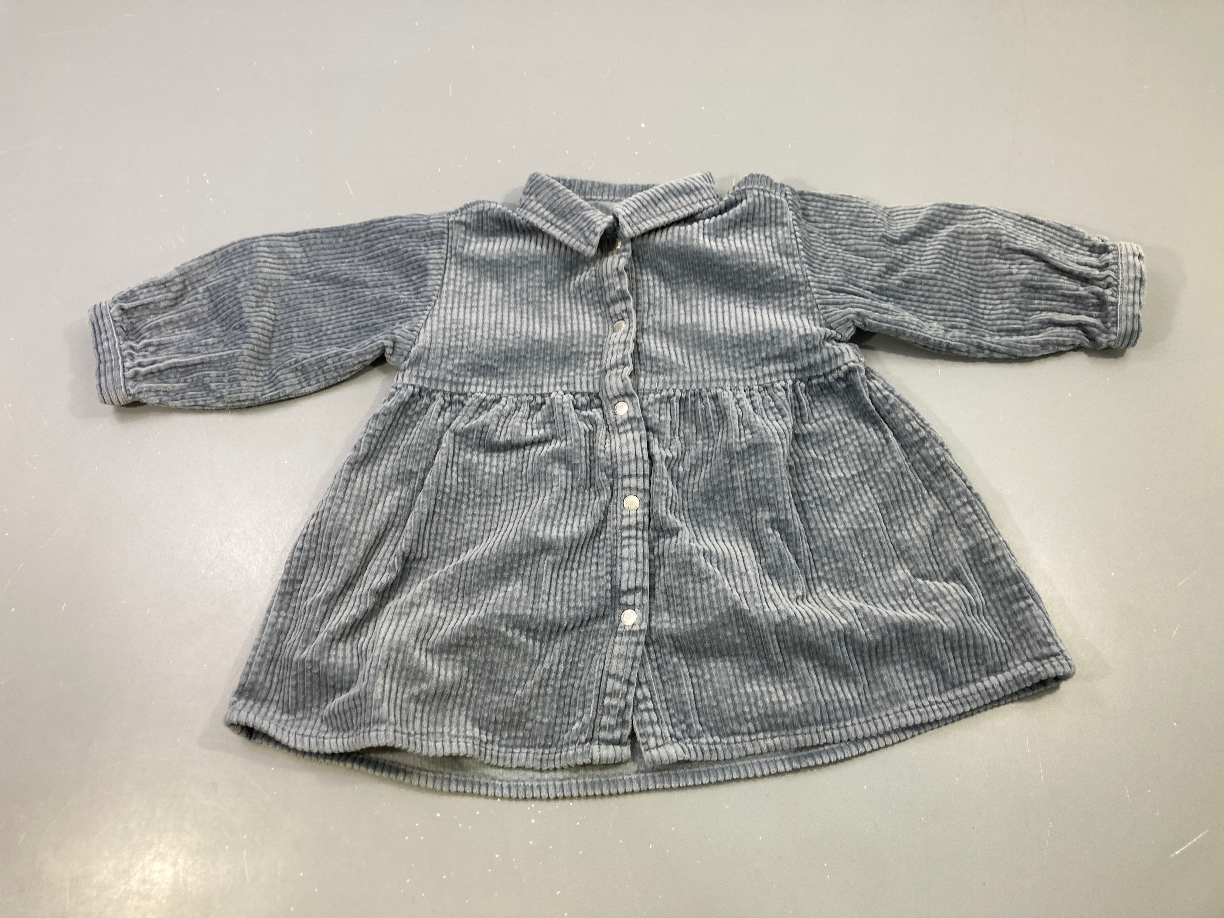 Robe m.l velours côtelé bleu grisé boutonnée