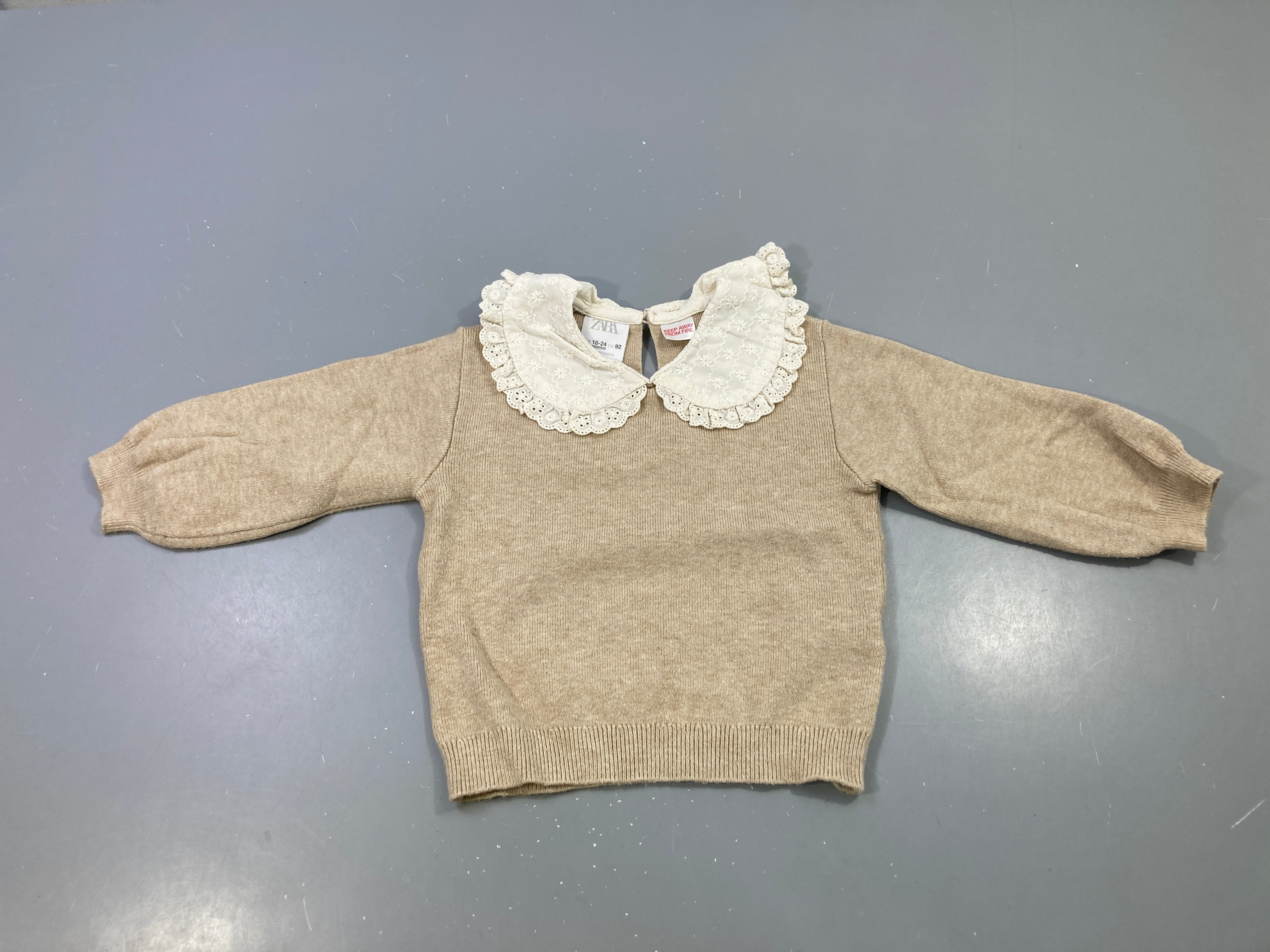 Pull beige col claudine dentelle, bouloché