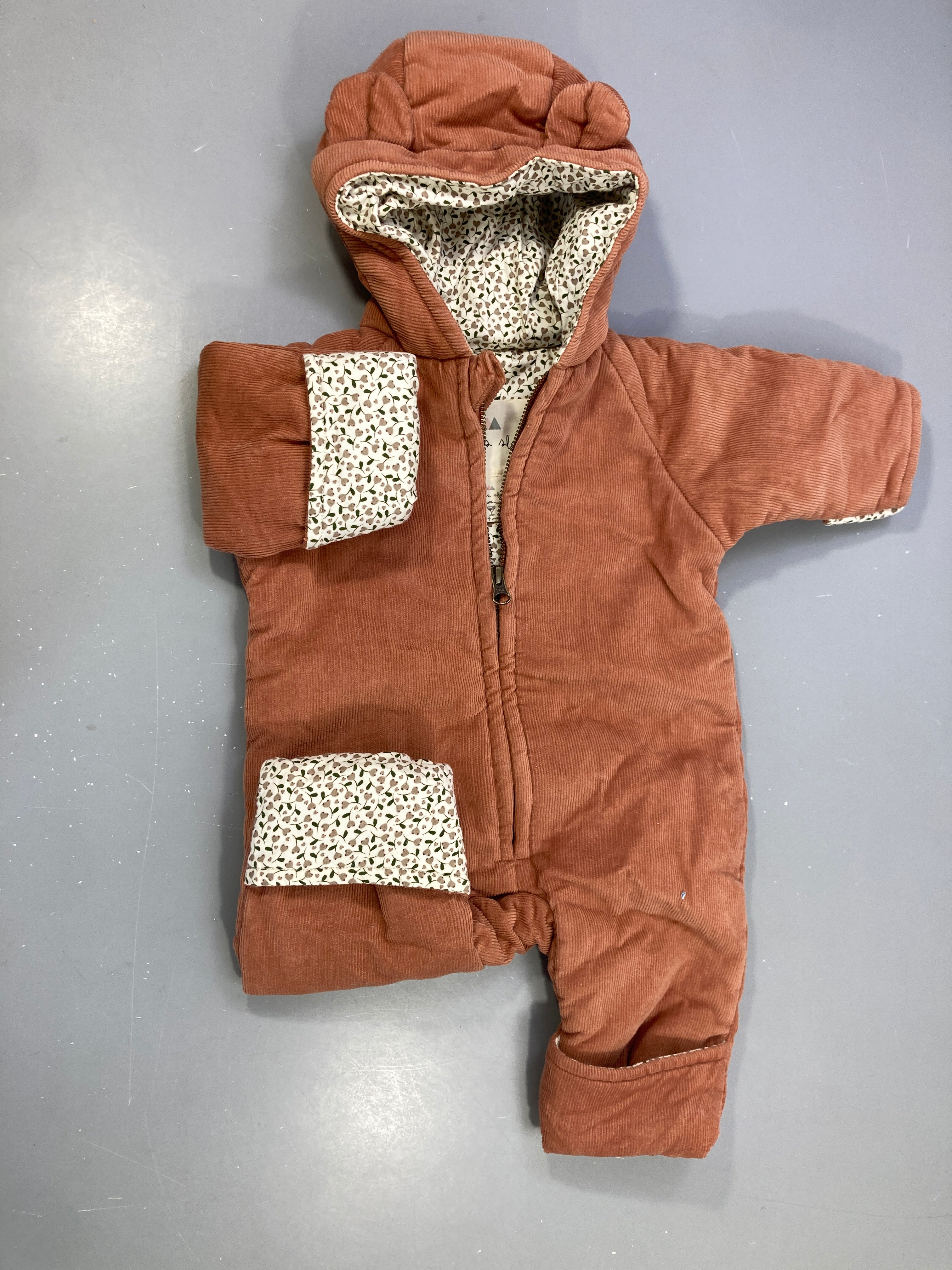Combinaison velours côtelé capuche ocre fleurie zippée, Konges Slojd