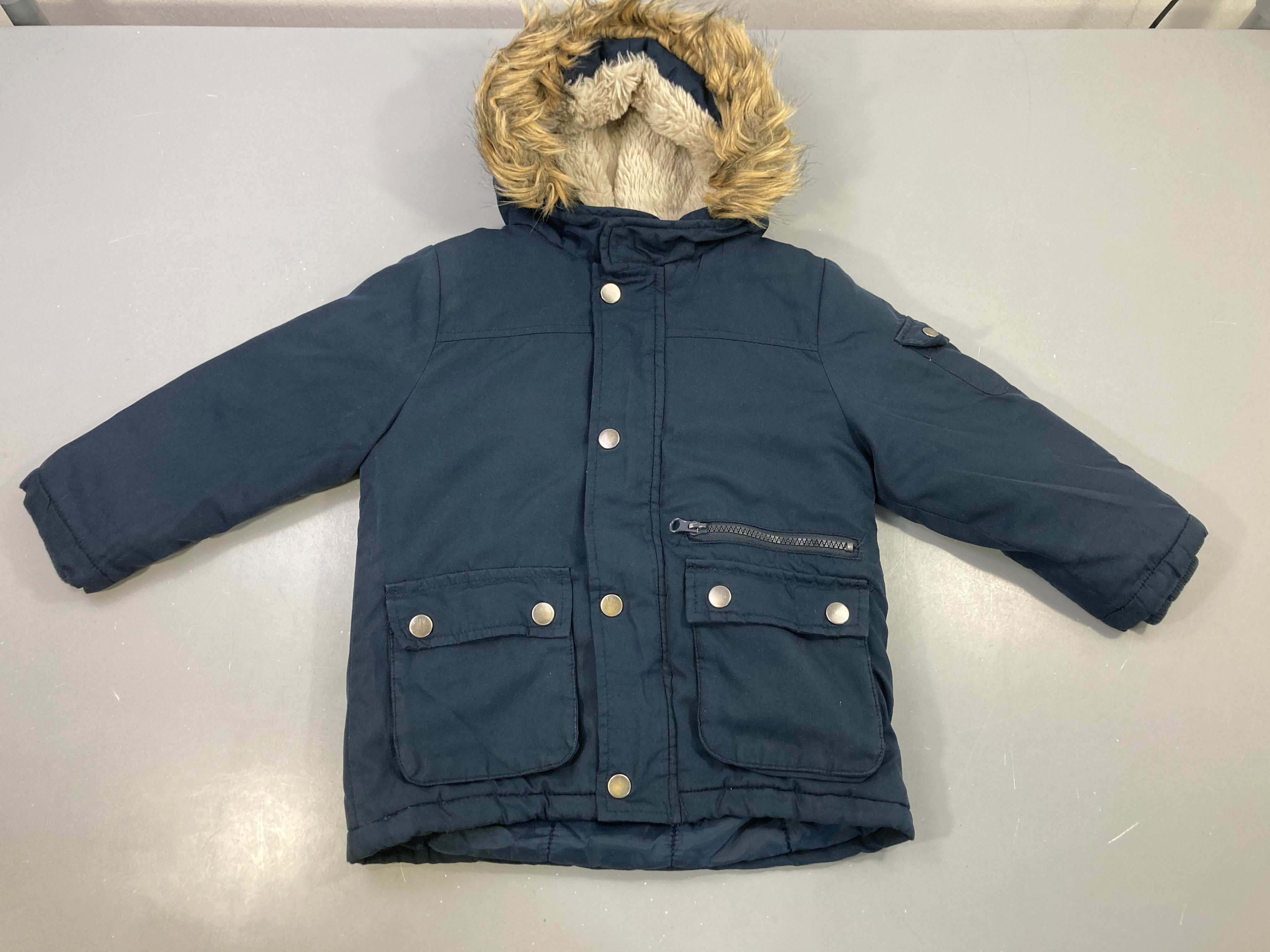 Veste parka fausse fourrure bleu marine capuche