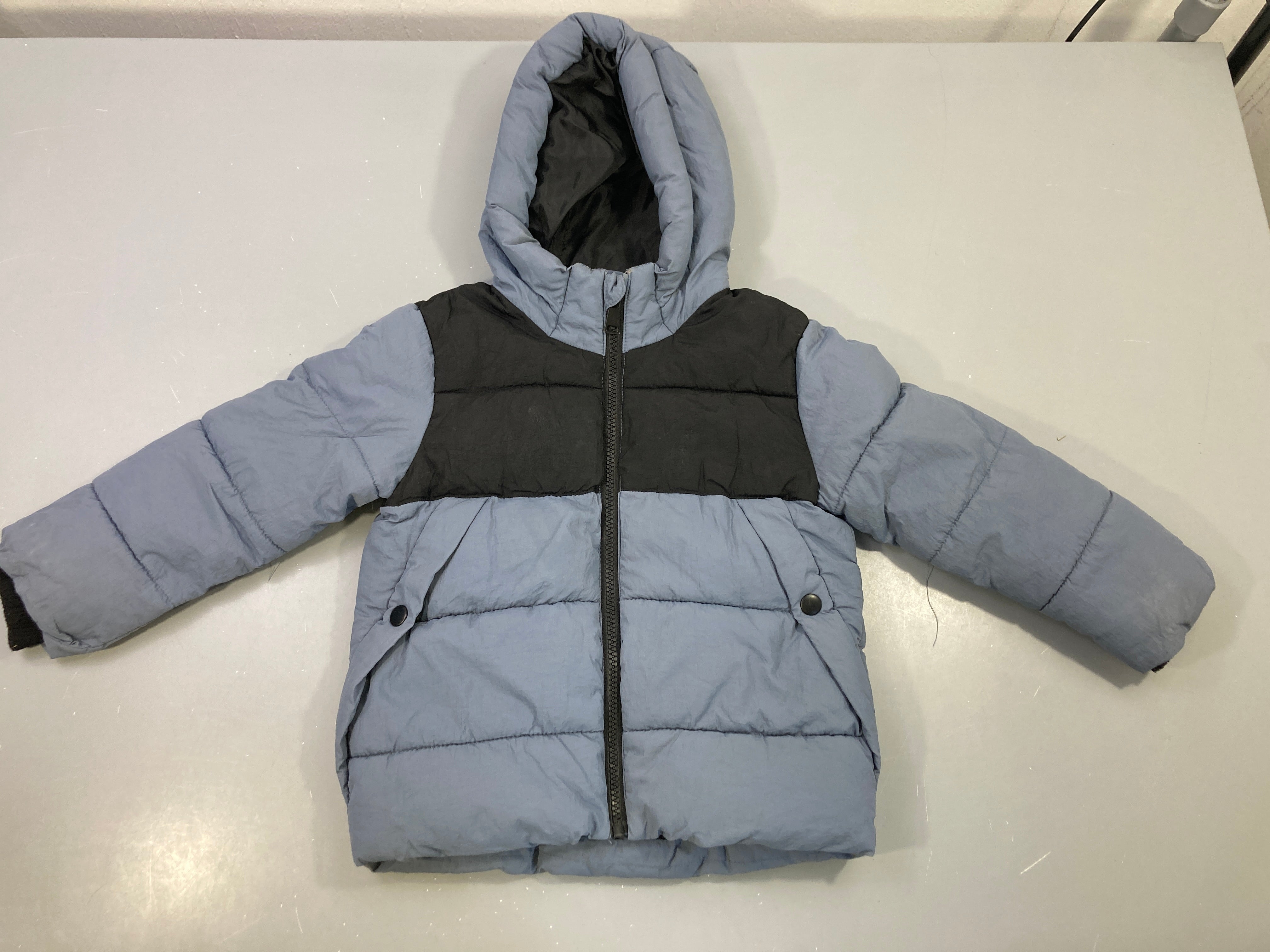 Veste bicolore bleu gris noir capuche zippée