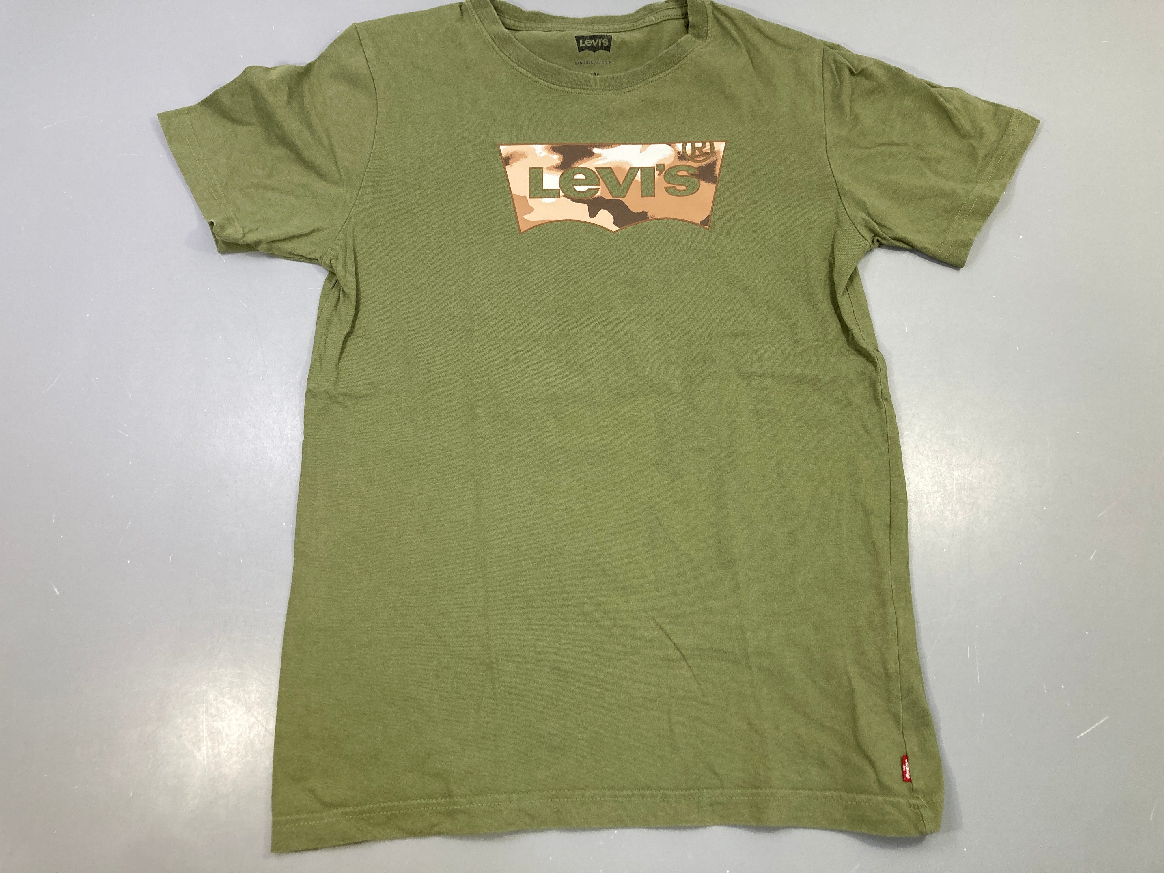 T-shirt m.c kaki camouflage logo, un peu bouloché