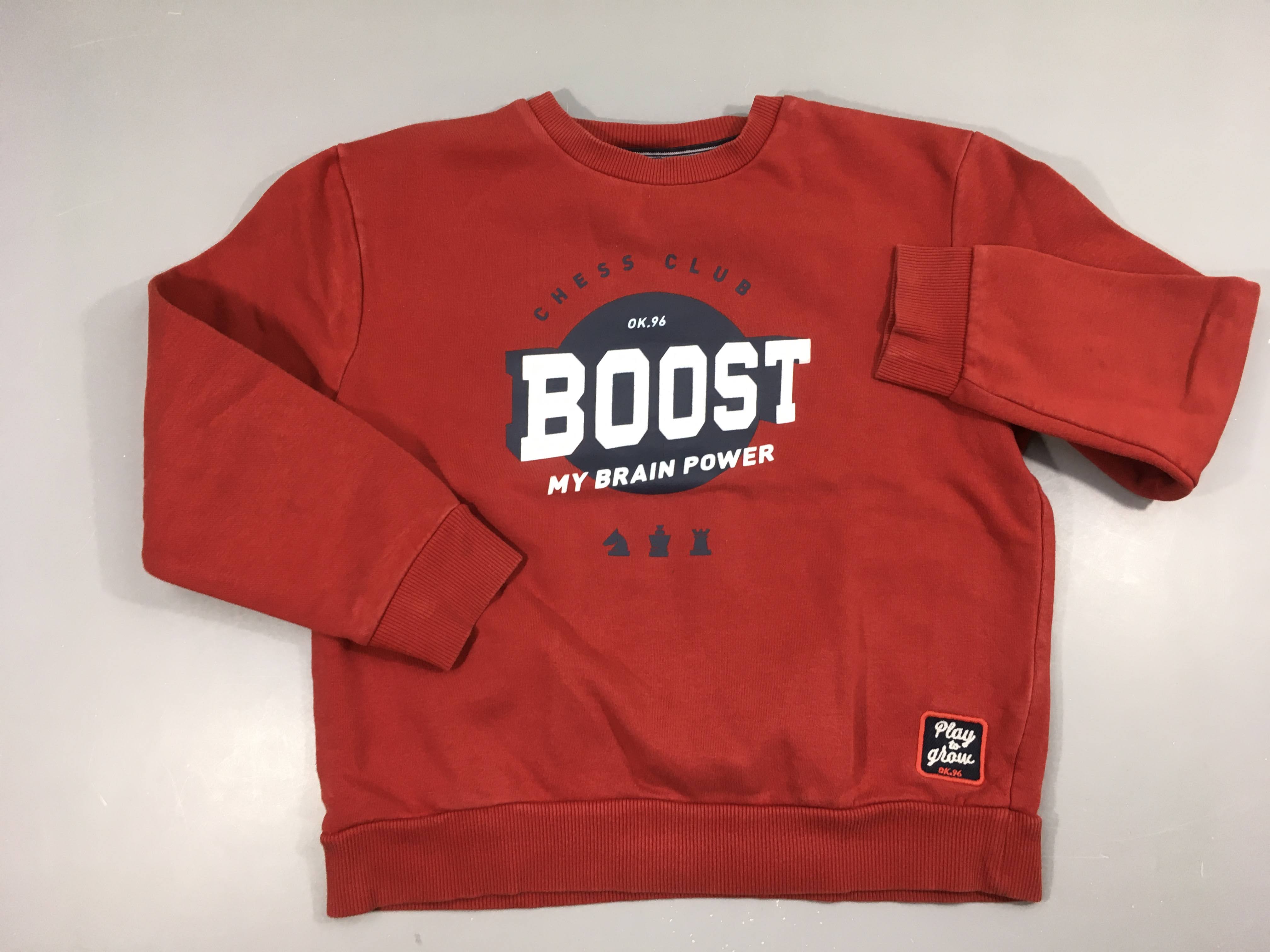Sweat rouge boost, tache à la manche