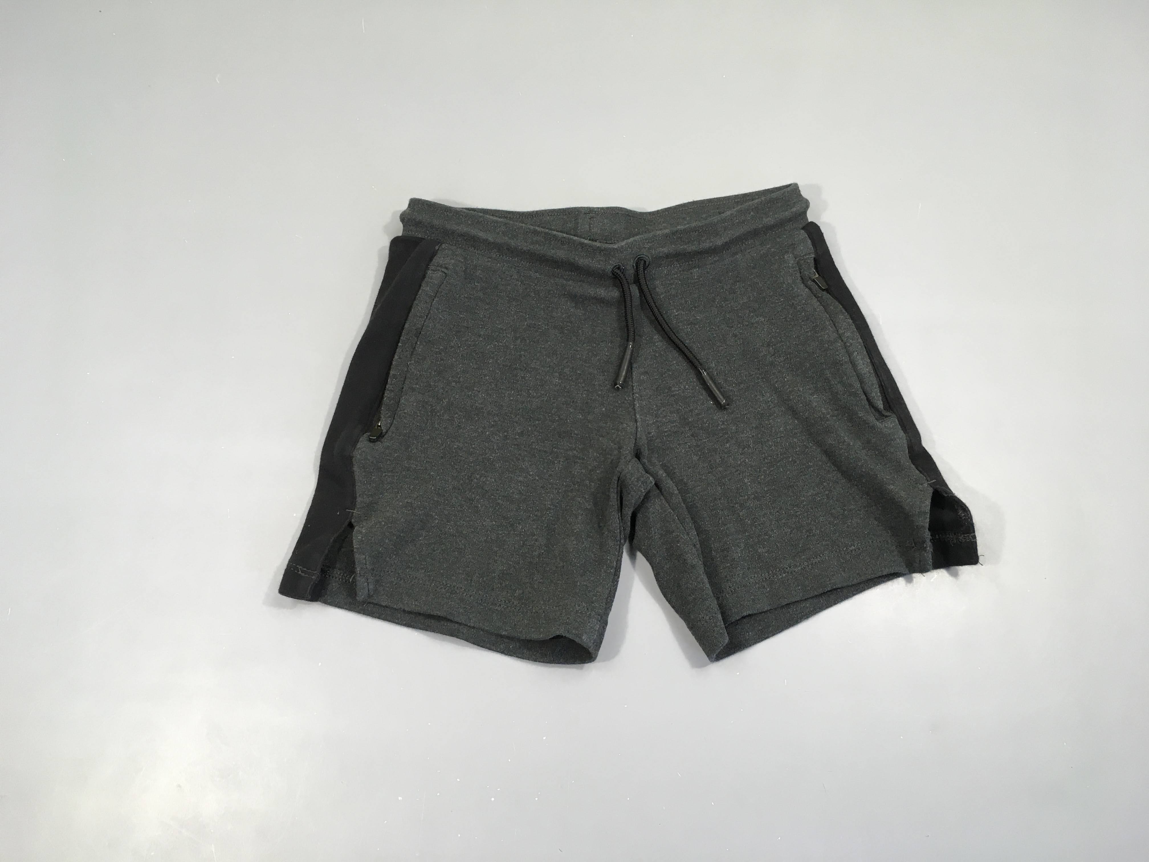 Short de sport molleton gris foncé bandes latérales noires zip poches