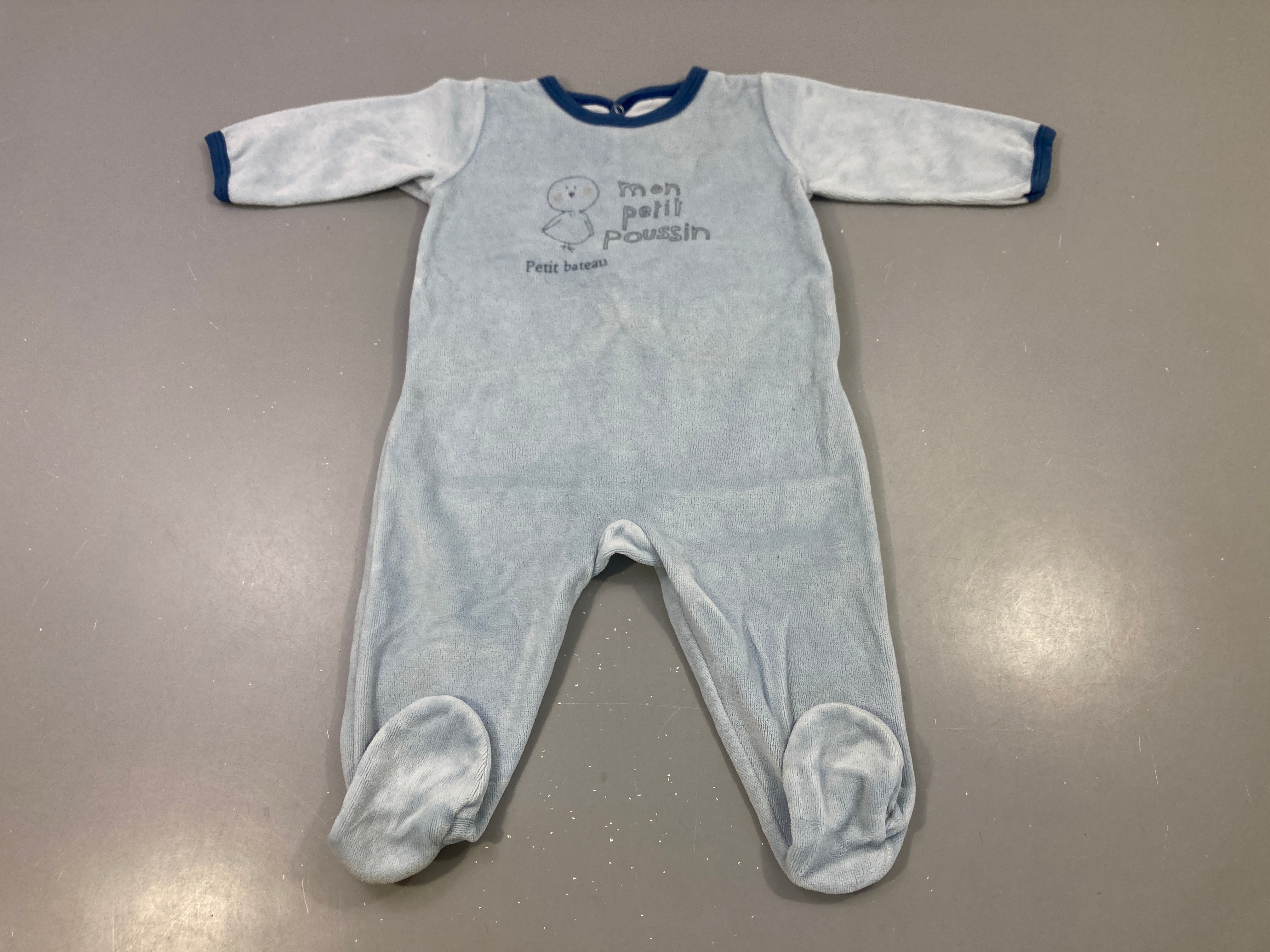 Pyjama bleu ciel, poussin brodé 'mon petit poussin'