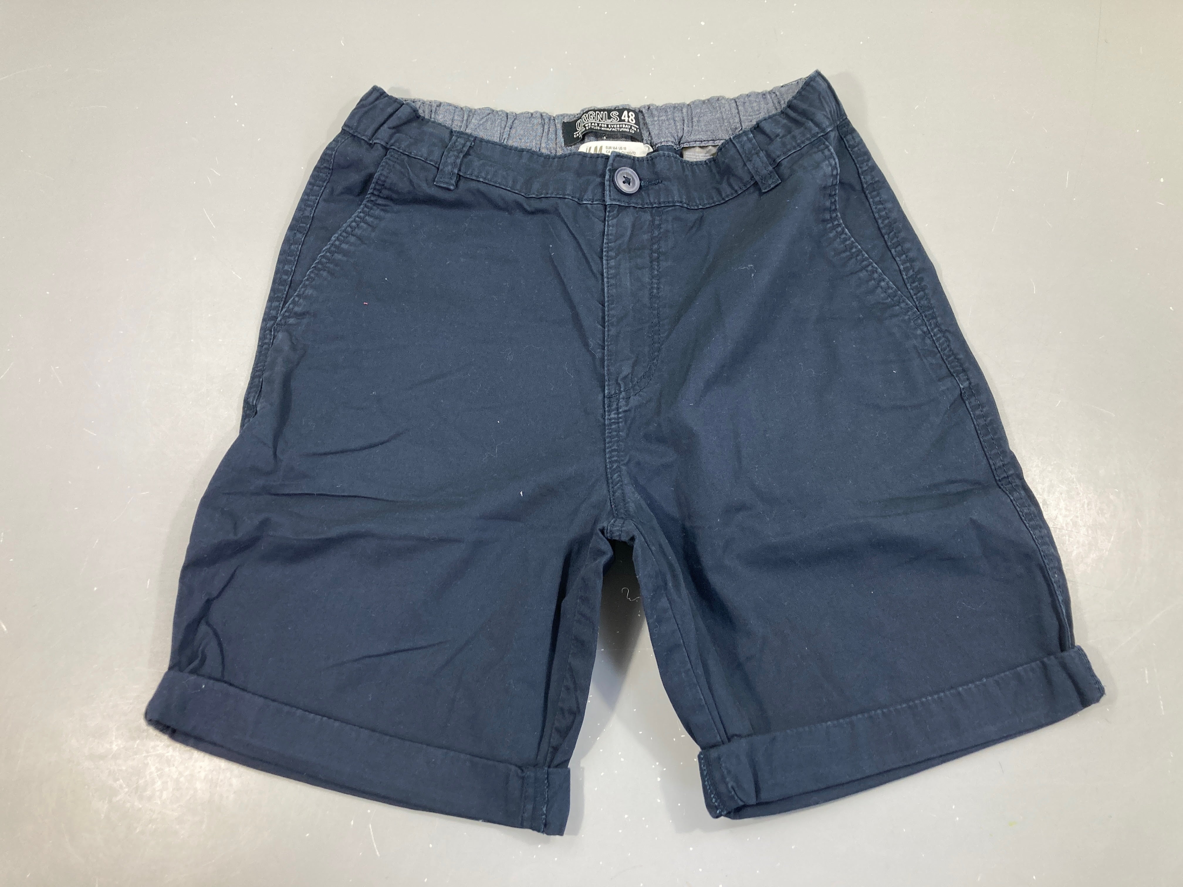 Bermuda bleu marine à revers
