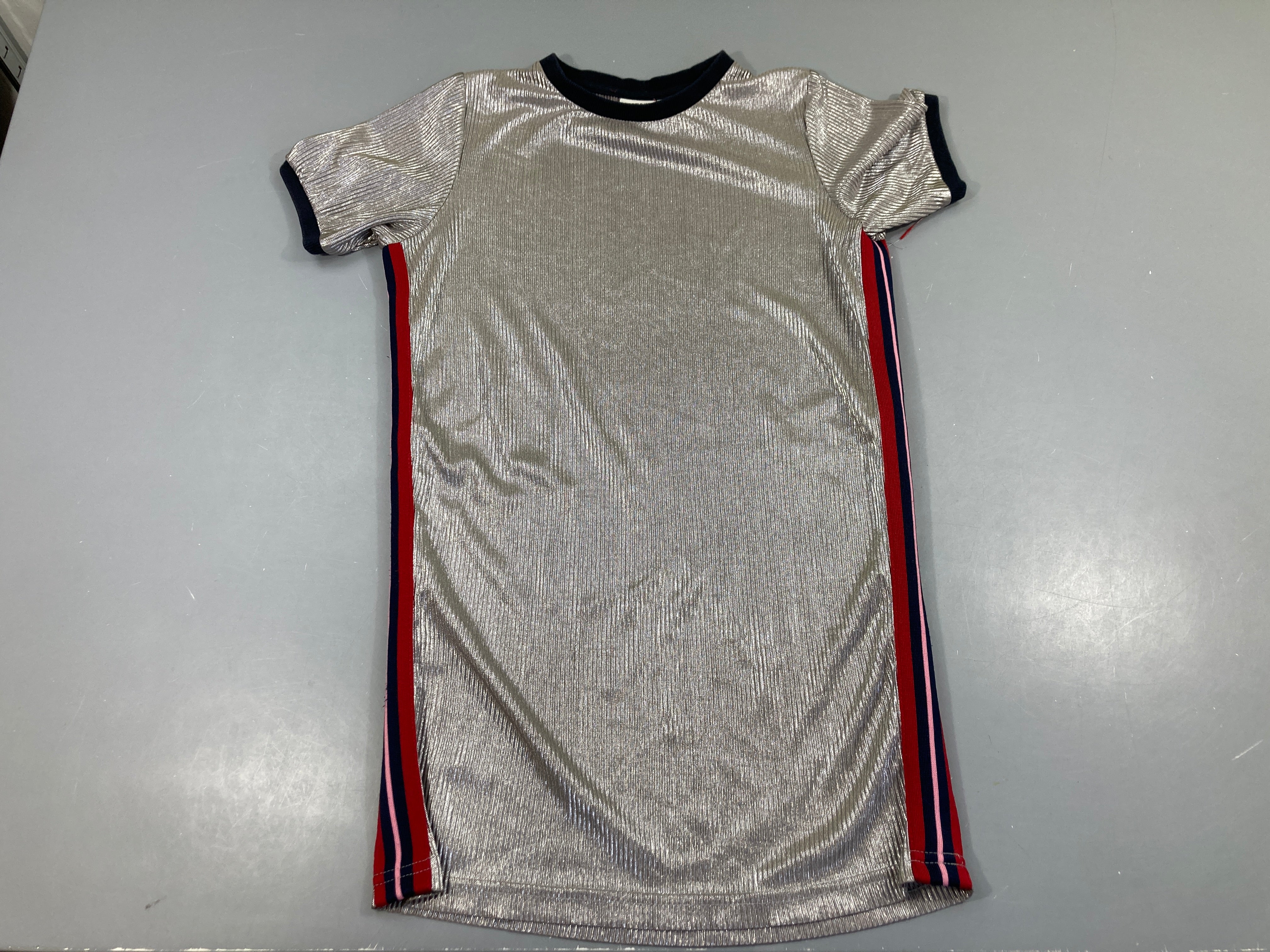 Robe m.c argentée liserets rouge