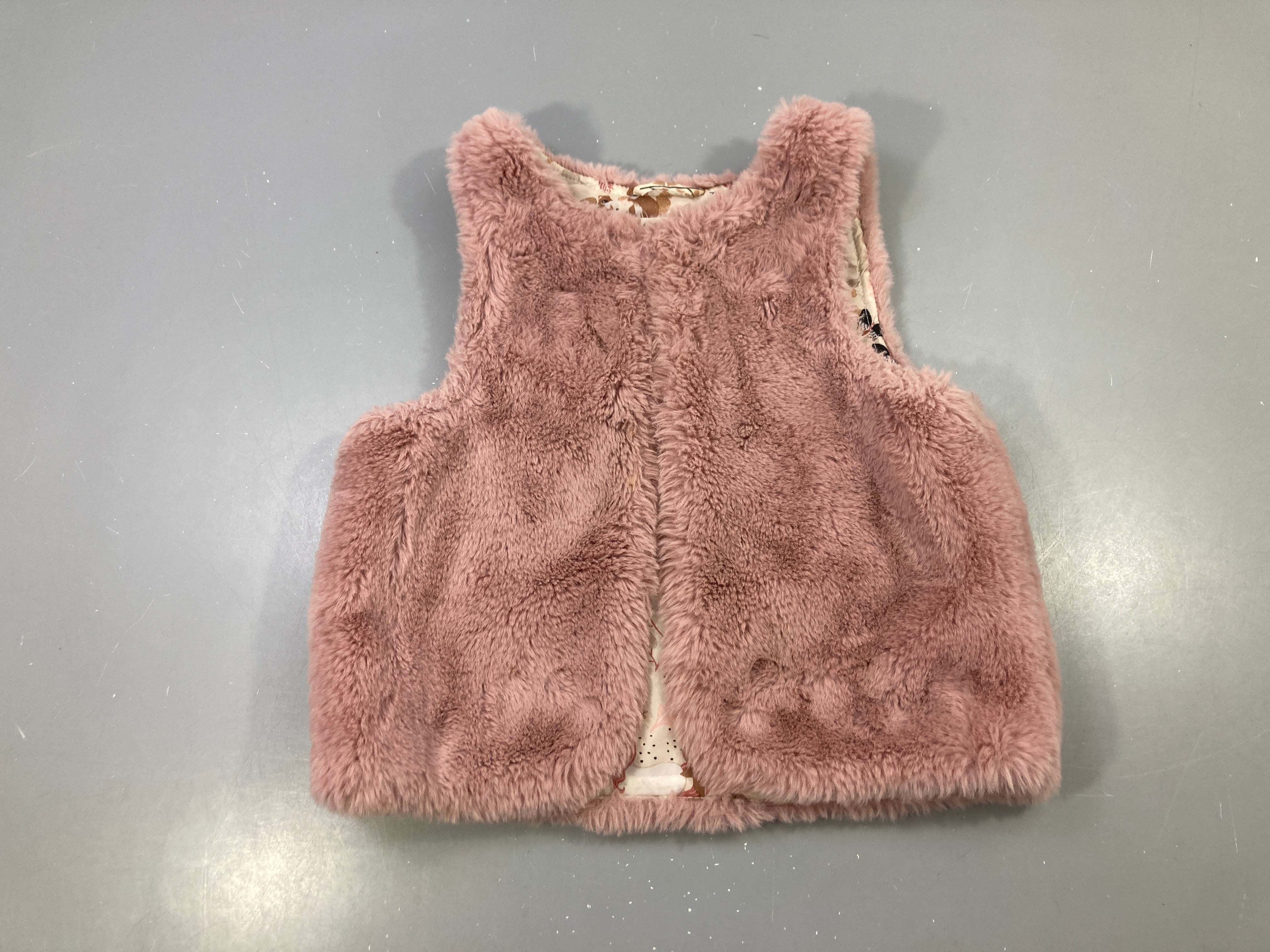 Gilet s.m fausse fourrure rose doublure imprimée