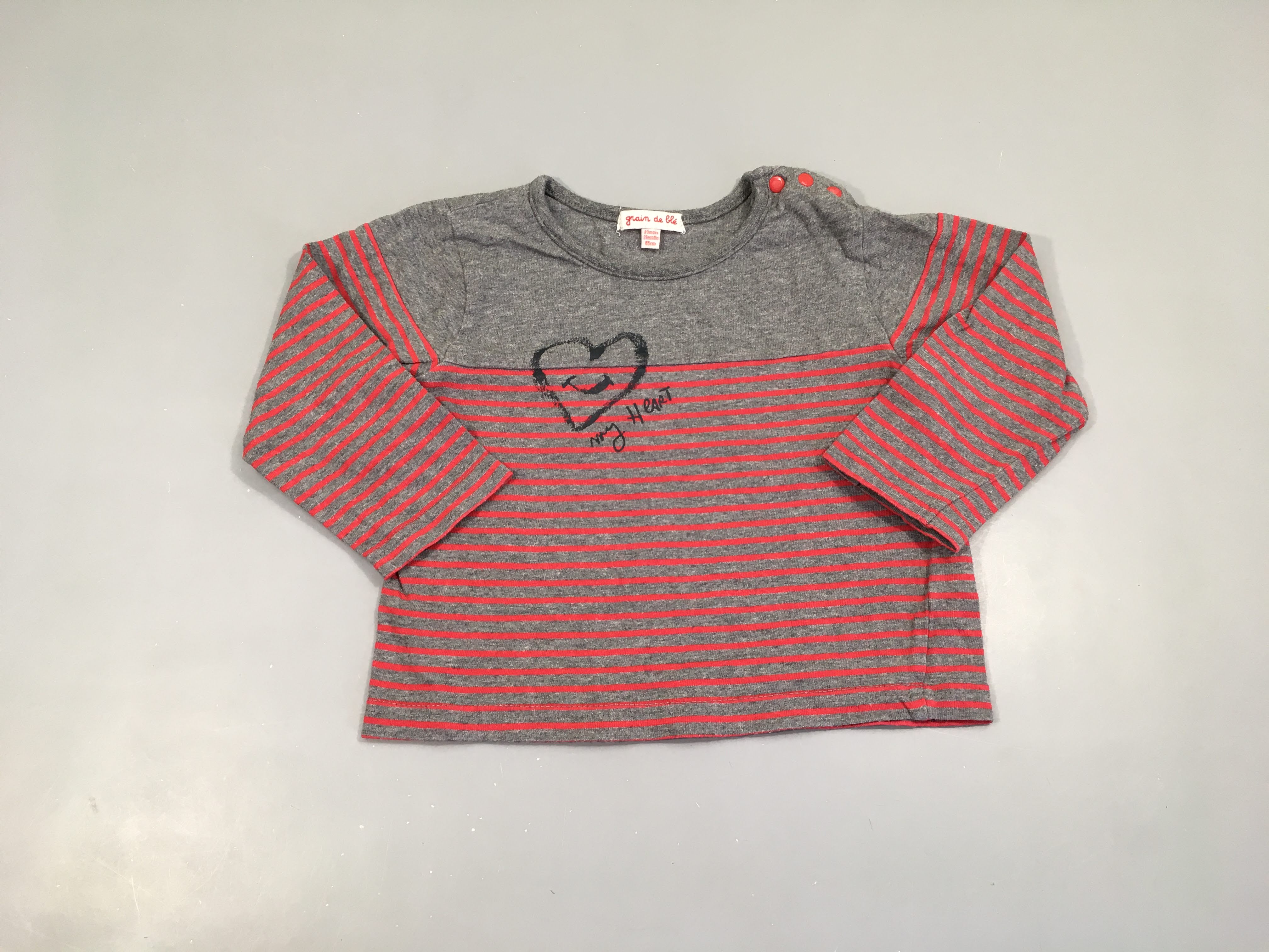T-shirt m.l gris chiné rayé rose coeur, légèrement bouloché