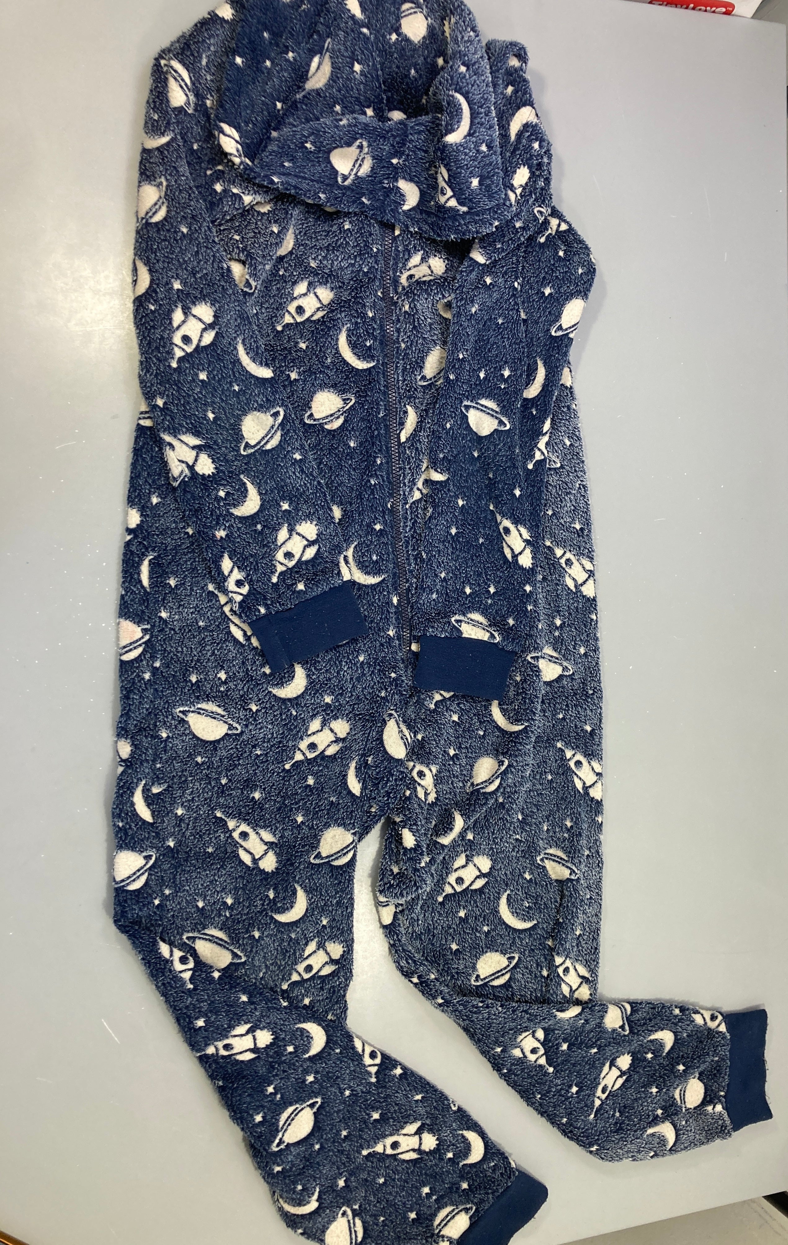 Pyjama combinaison bleu marine espace planètes fusées, bouloché
