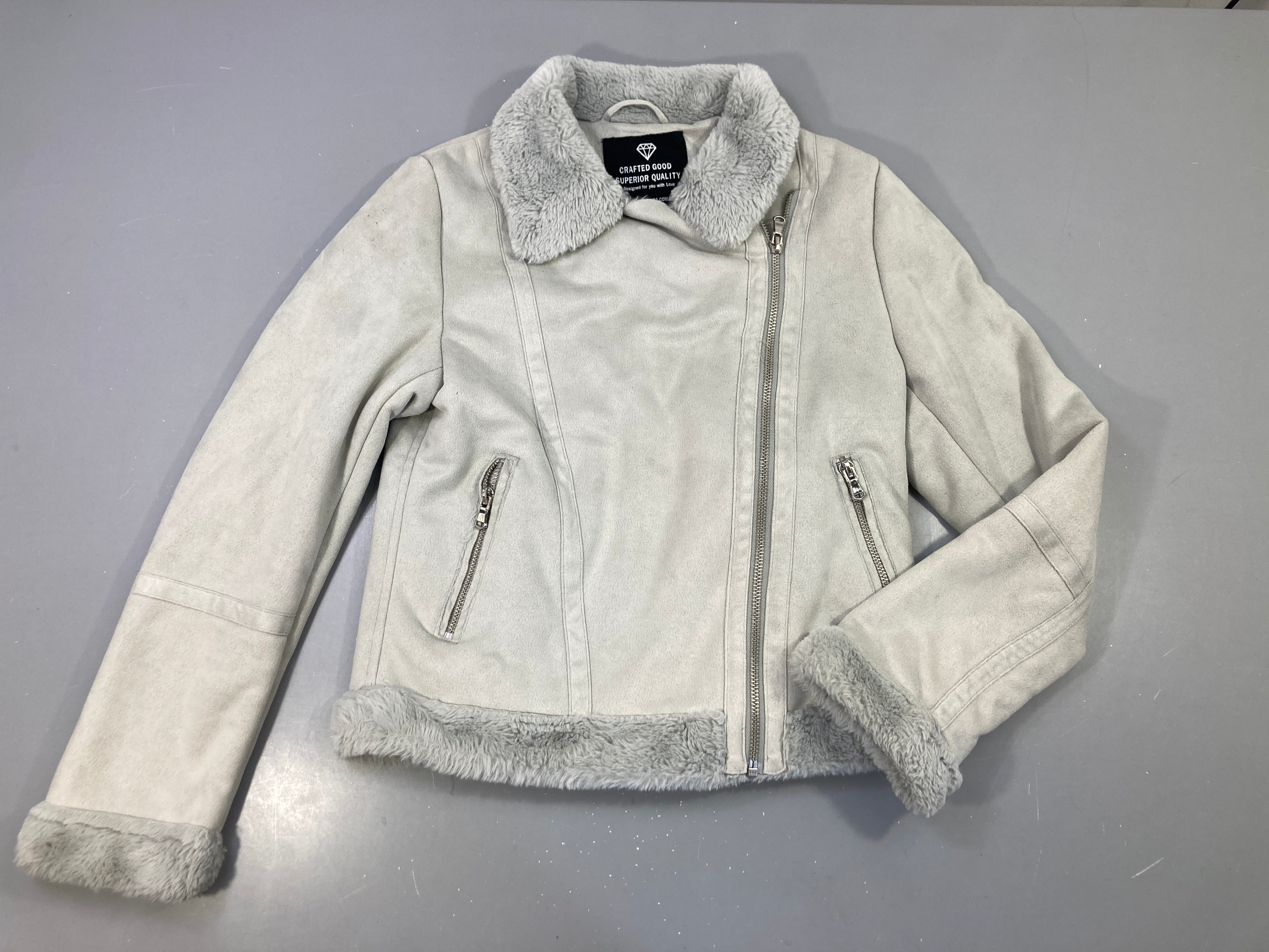 Veste grise suédine col fausse fourrure