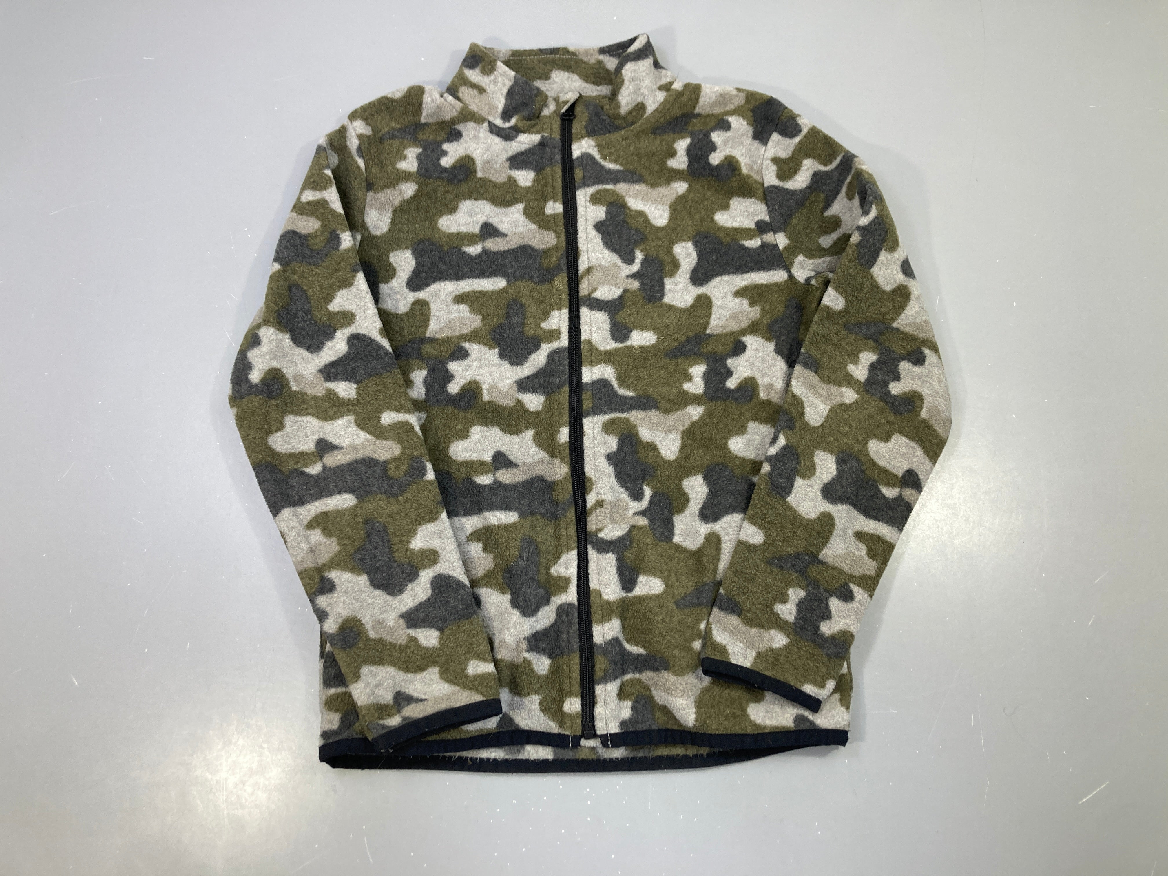 Polaire zippée camouflage kaki gris - taché àune manche
