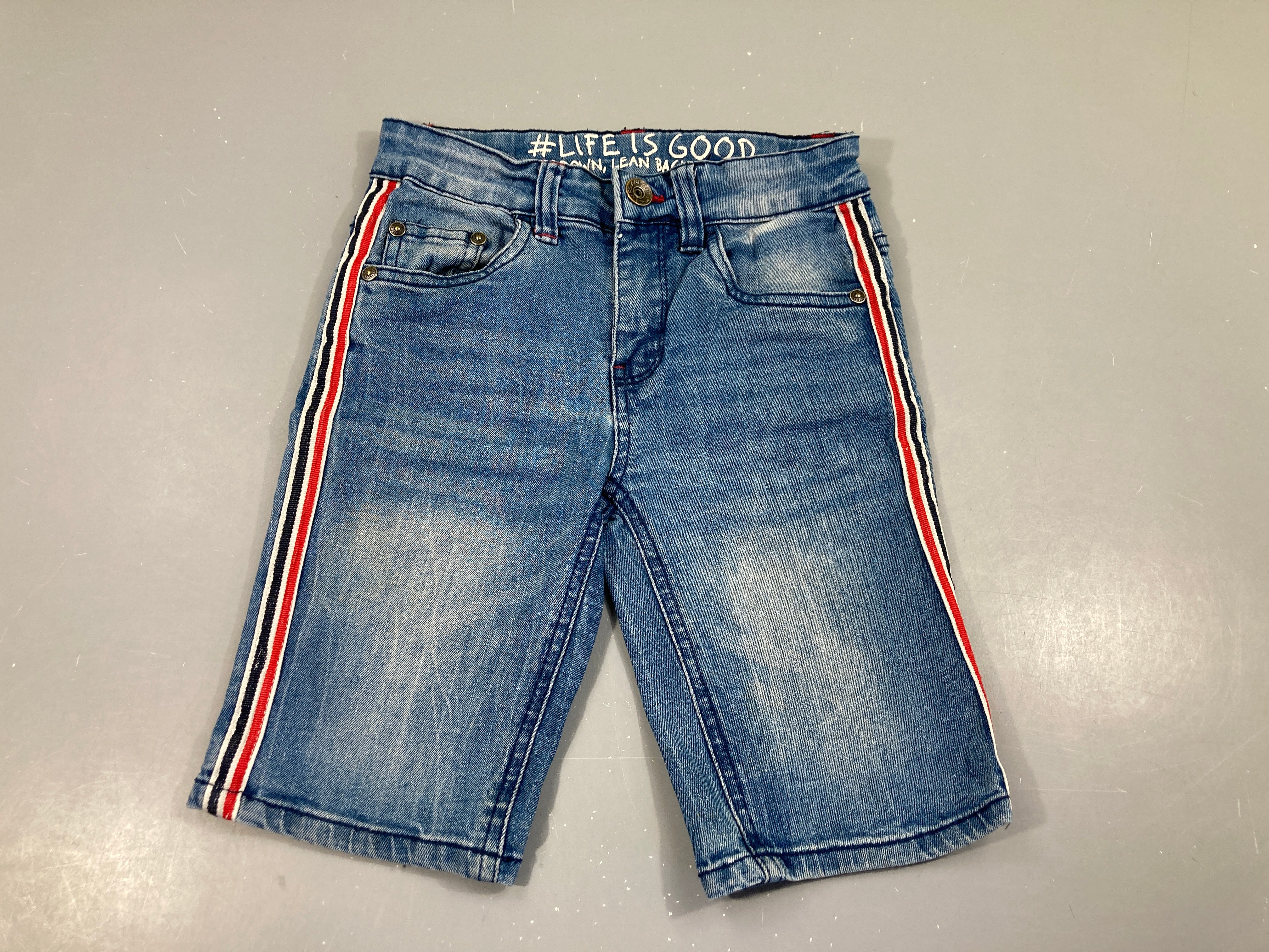 Bermuda jean liseret rouge