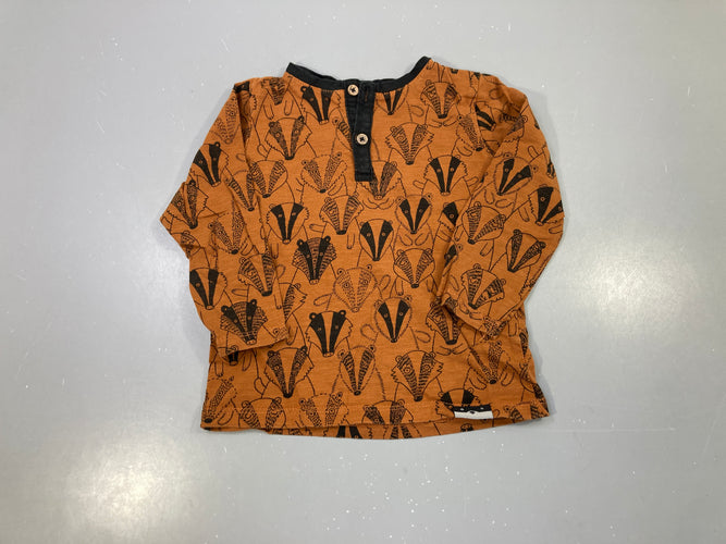 T-shirt m.l col tunisien camel, boutons bois, imprimé blaireaux noir/beige all-over, moins cher chez Petit Kiwi