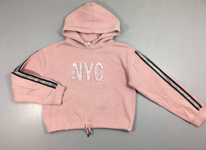 Sweat à capuche rose NYC  liseret argenté, arrière de la manche taché, moins cher chez Petit Kiwi