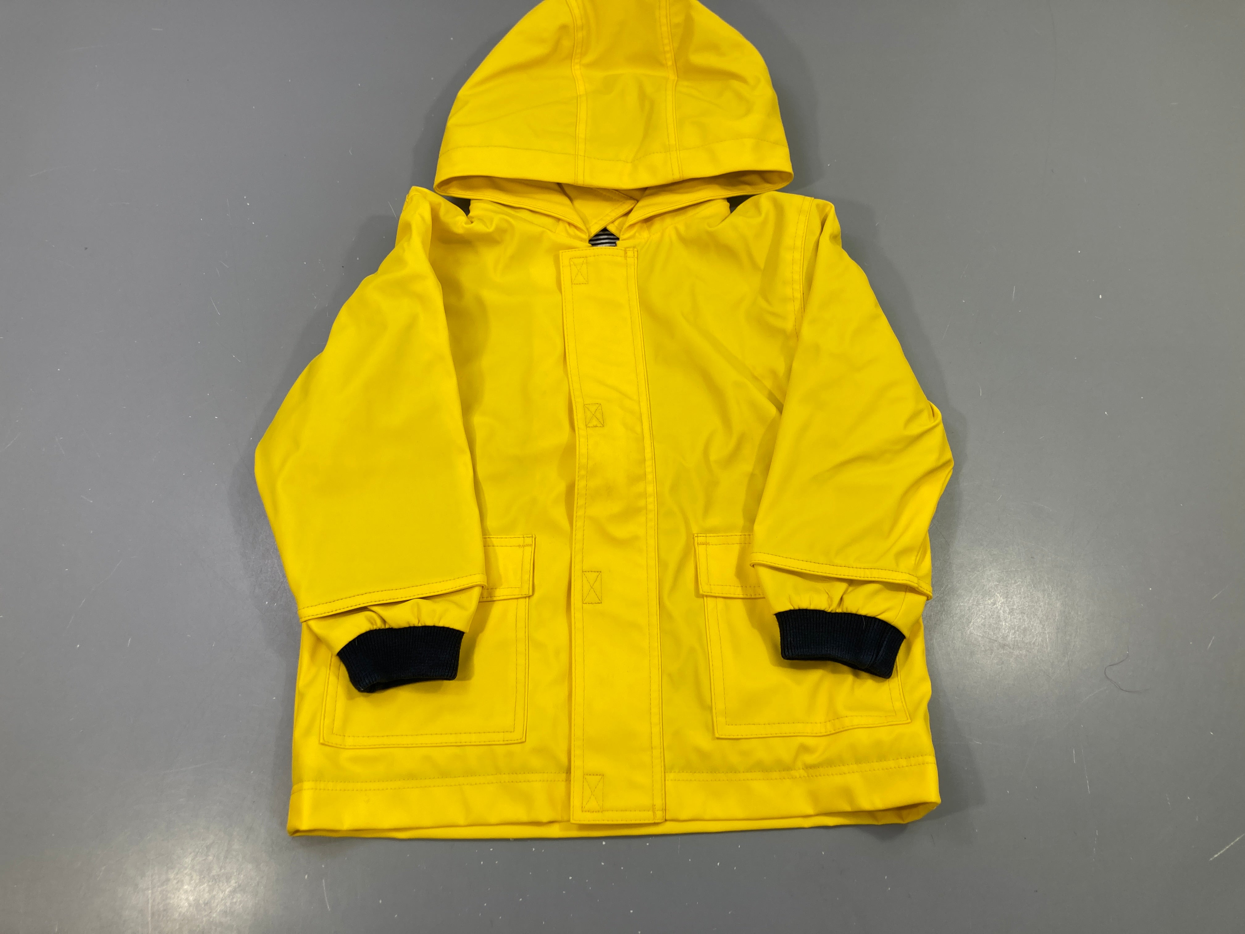 Ciré jaune, capuche, poignets côtes marine