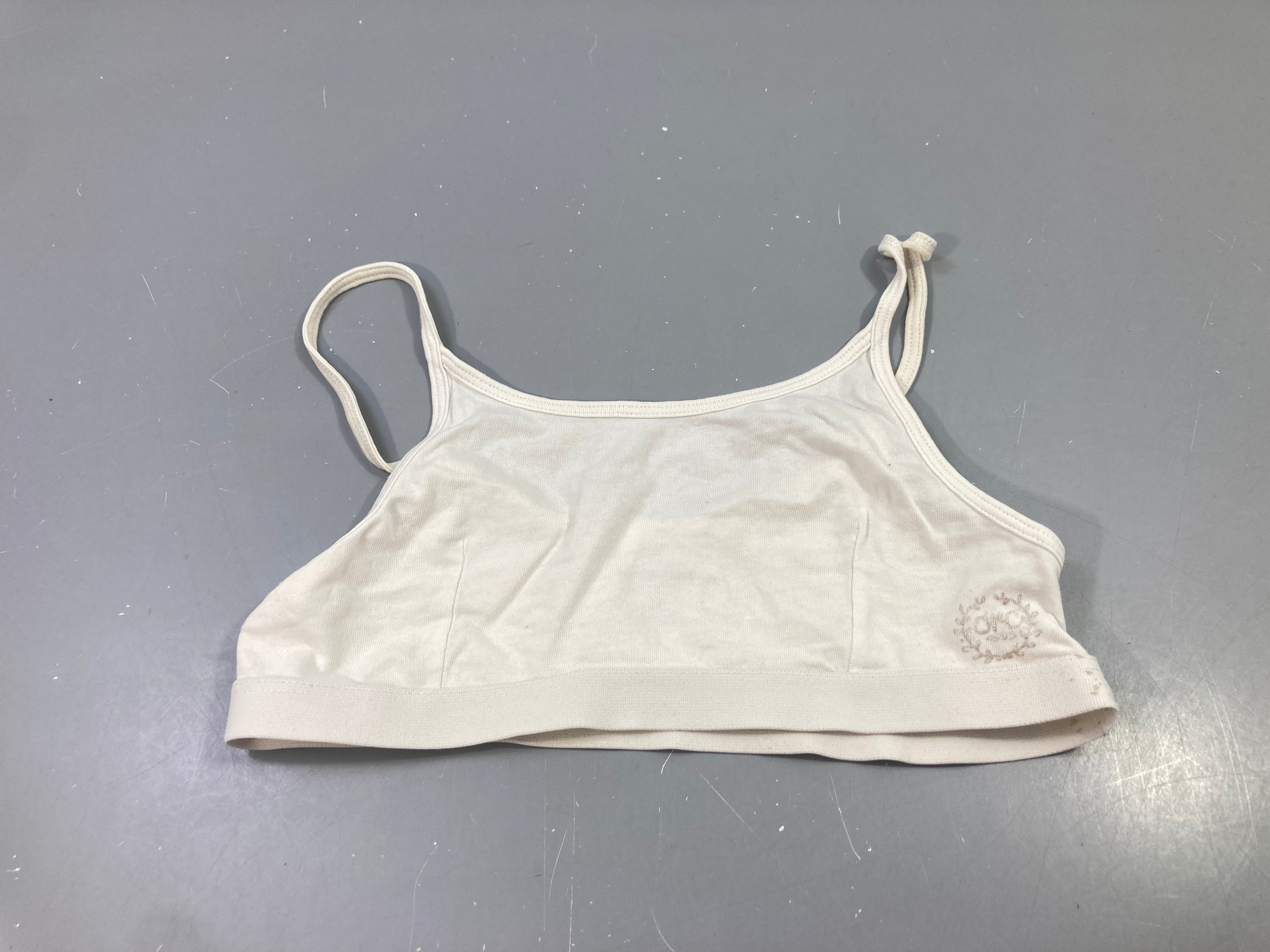 Brassière écrue, écusson brodé